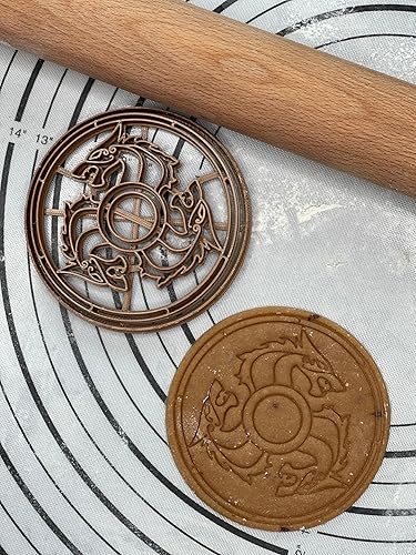Cortador y molde de galletas Red Wolf Fenrir Viking Shield de 4 pulgadas producido por 3D Kitchen Art