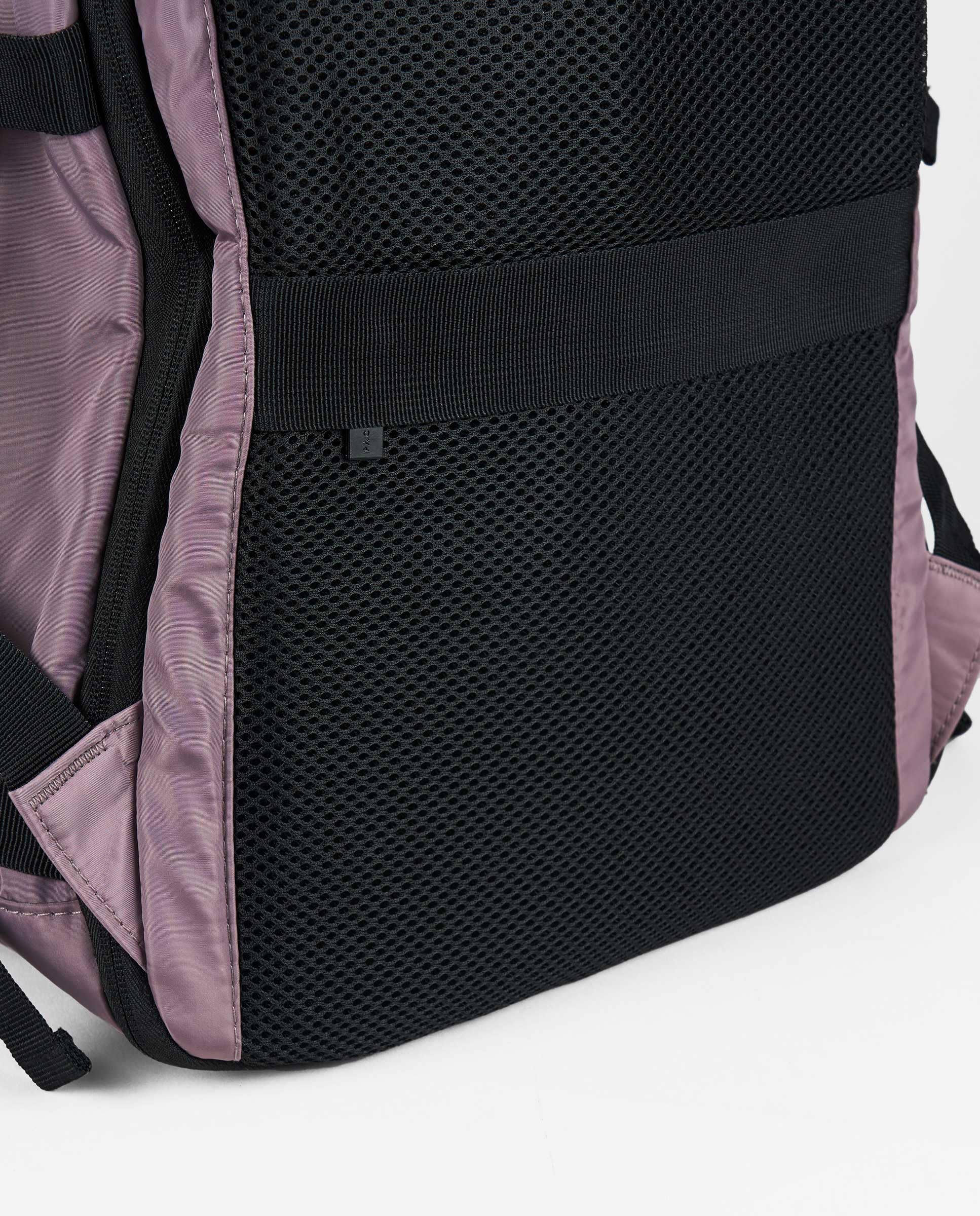 PACO MARTINEZ Mochila de Viaje Expandible, Equipaje de Cabina con 2 Compartimentos Amplios y 1 Bolsillo, Puerto USB, Espalda Acolchada y Transpirable, Nylon Color Lila