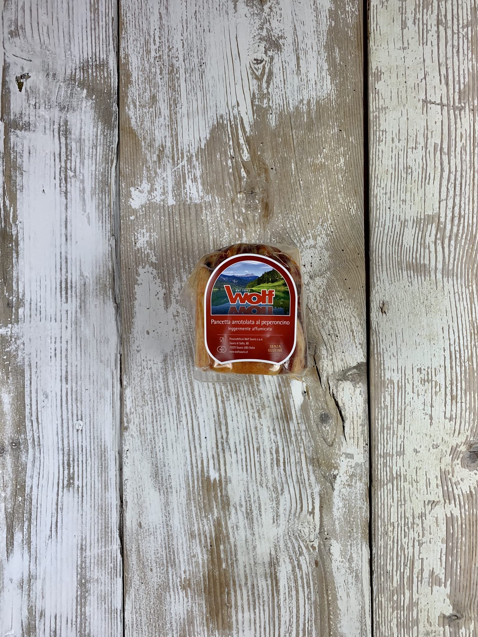 Wolf, Pancetta Arrotolata al Peperoncino, Trancio, Leggera Affumicatura con Legno di Faggio, 100% Carne da Allevamenti Italiani, Senza Glutine, Sottovuoto, 1 kg (min. netto garantito)