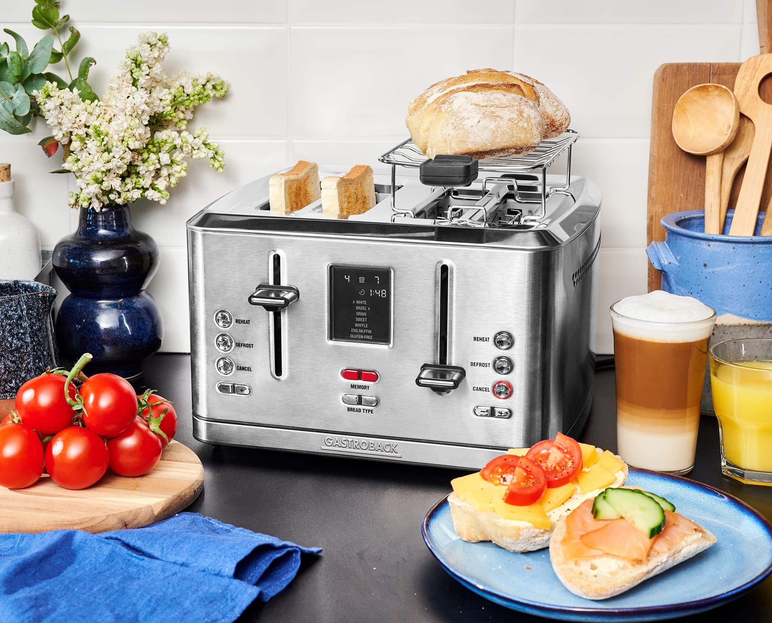 GASTROBACK #42396 - Tostapane digitale 4S, 4 fette, inserto per panino integrato, 7 programmi per toast, display LCD a conto alla rovescia, 950 Watt, cassa in acciaio inox, colore: Argento