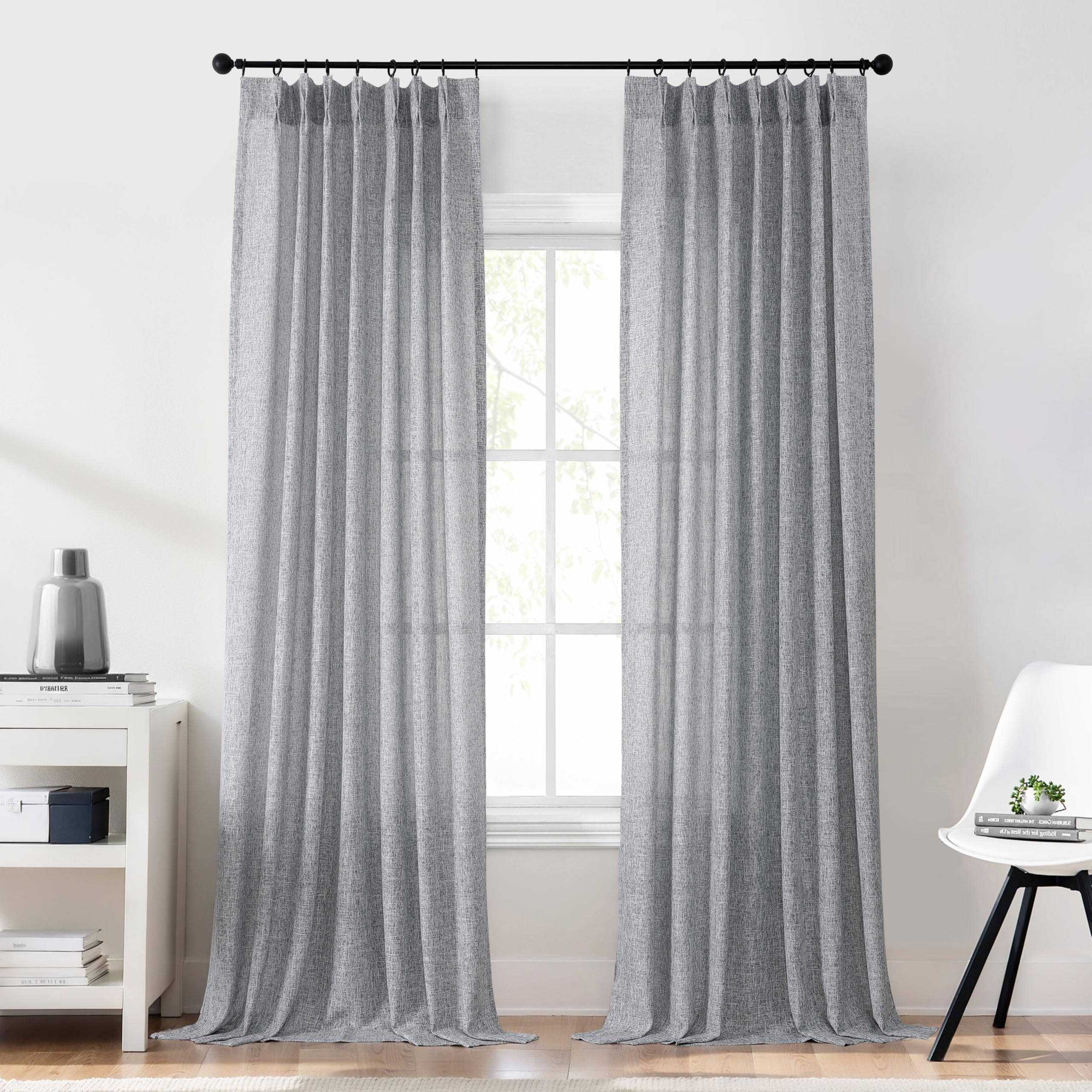 Rideaux plissés semi-transparents filtrant la lumière Central Park style rustique