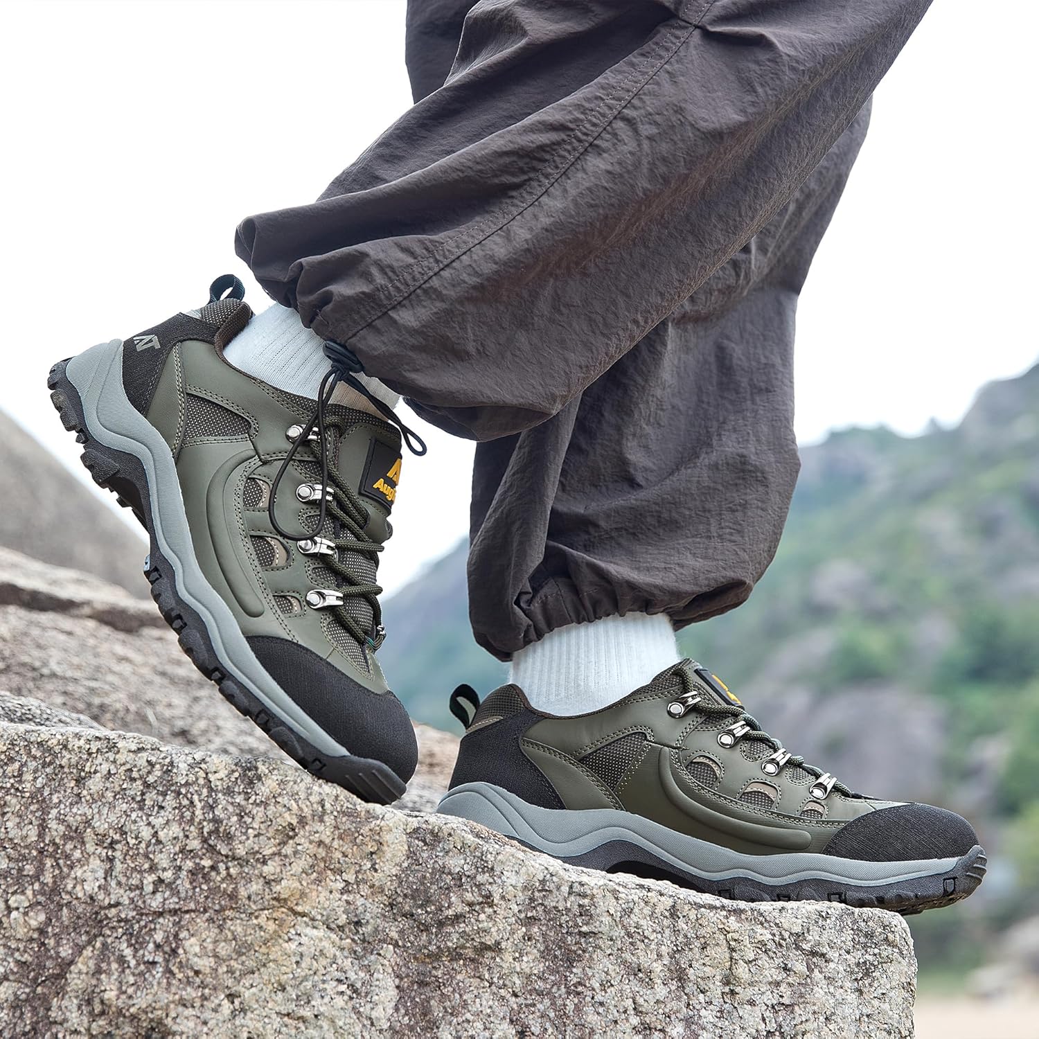 Men's Hiking Shoes Waterproof Lightweight Leather Trekking Trails Work Shoes Comfortable Non-Slip Low Top Outdoor Camping Walking Sneakers
