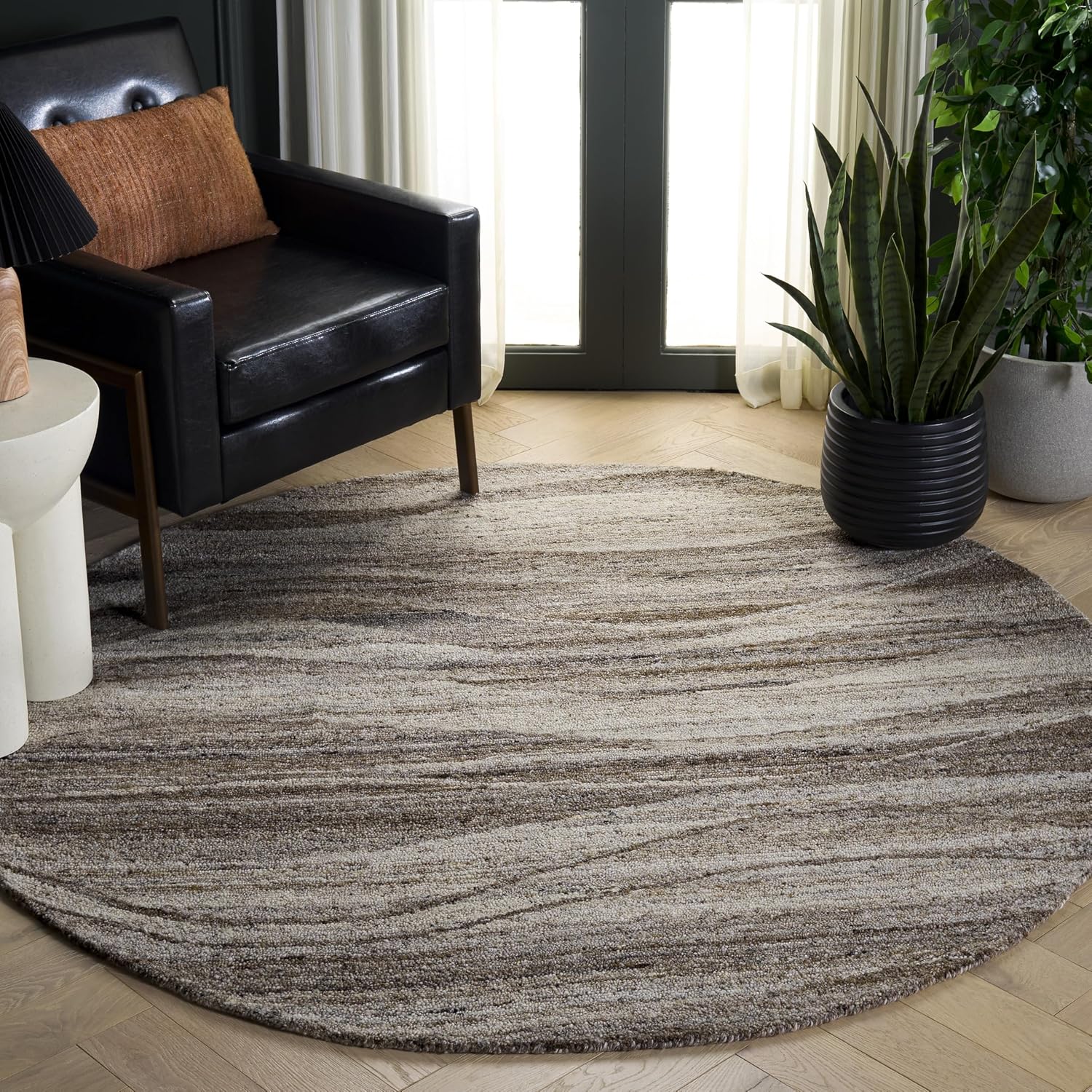 SAFAVIEH Oakwood Collection Area Rug - 6' Round, Natural & Grey, Handmade Wool, Ideal for Living Room, Bedroom, Dining Space (OAK102A)