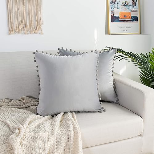 Elegant Comfort POM-POM - Juego de 2 fundas de cojín de terciopelo con flecos, suaves, lisas, decorativas, cuadradas, para sofá, cama, sala de