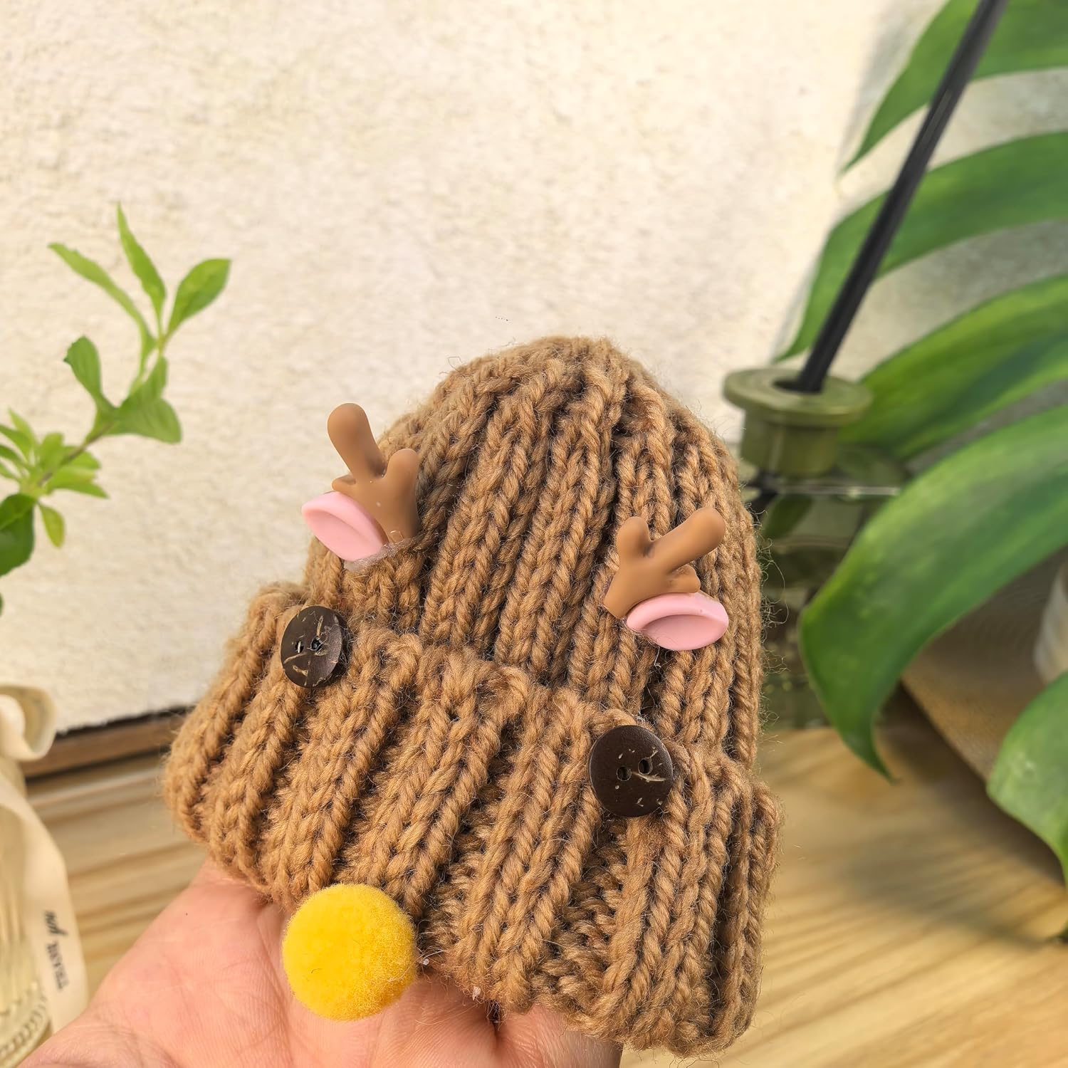 Miniature Deer-Themed Beanie Hat for 14-20cm Scaled Figures - Winter Aesthetic Cap with Antlers & Pom-Pom for Art Toy Curation image 2