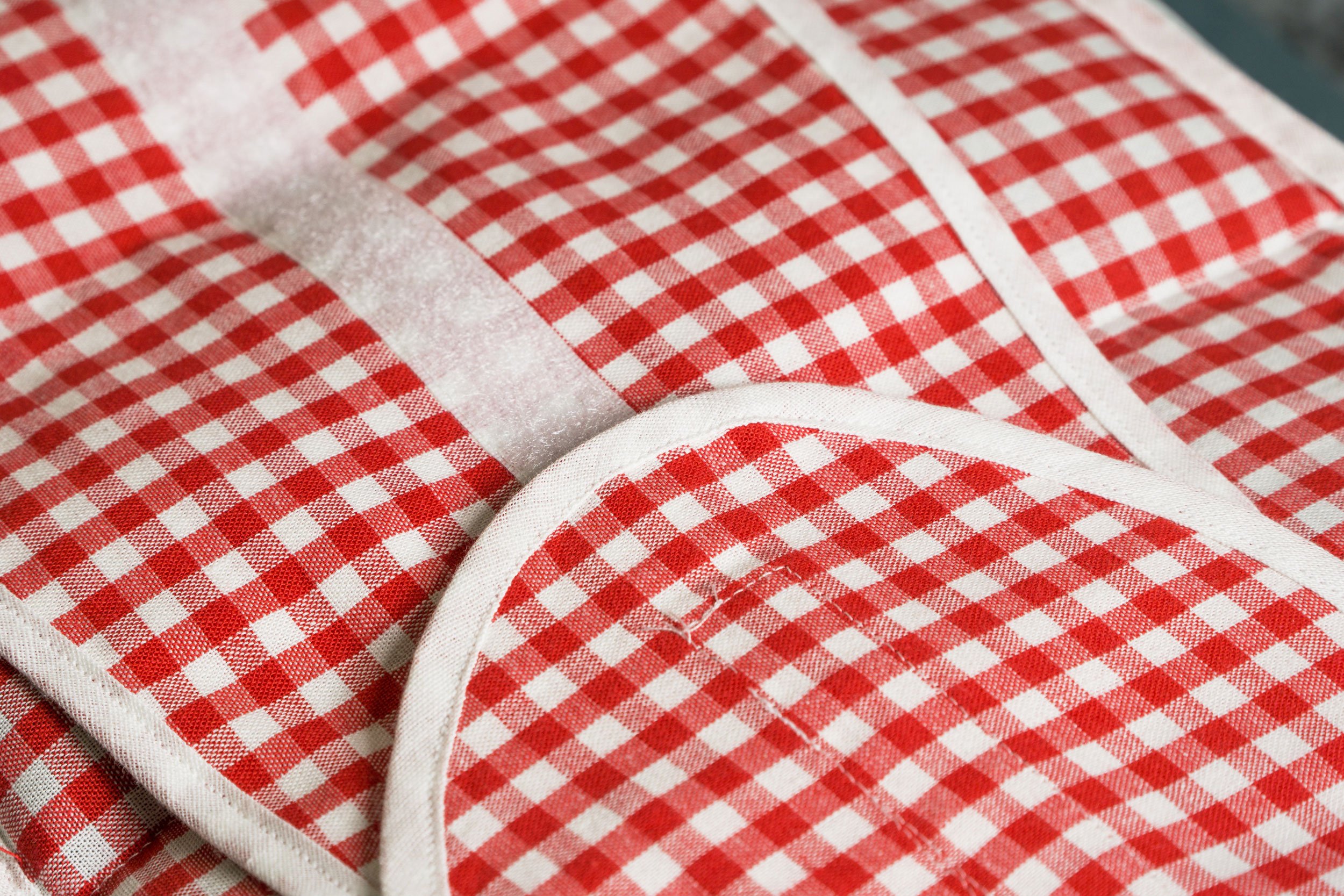 Cuscino termico con cintura, semi di lino (Lunghezza totale: 135cm, rosso-bianco, Cotone Bio) Cuscino riscaldabile per forno, microonde e frigorifero. Caldo e freddo