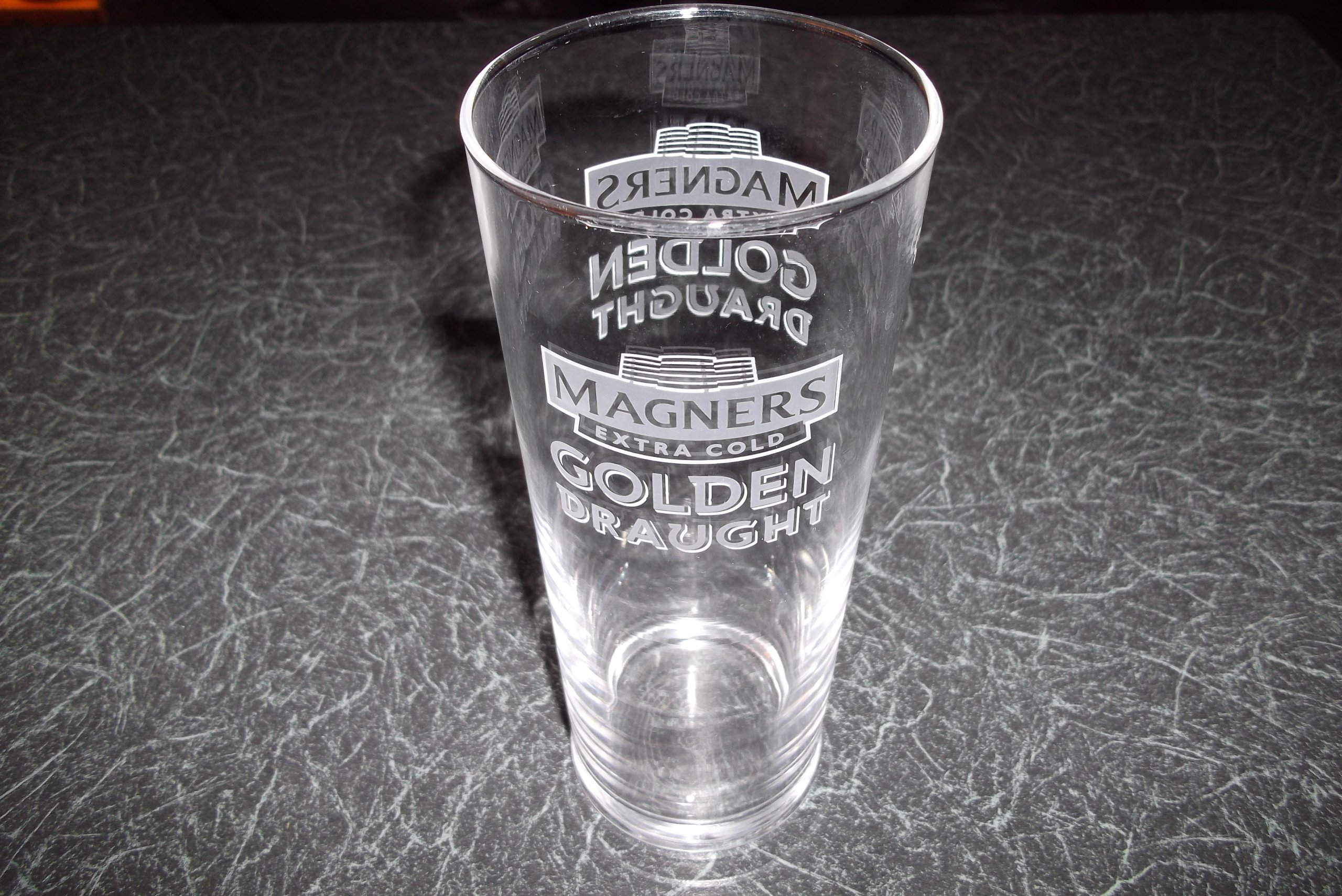 MAGNERS EXTRA COLD GOLDEN DRAUGHT PINT GLASS by MAGNERS EXTRA COLD GOLDEN DRAUGHT PINT GLASS