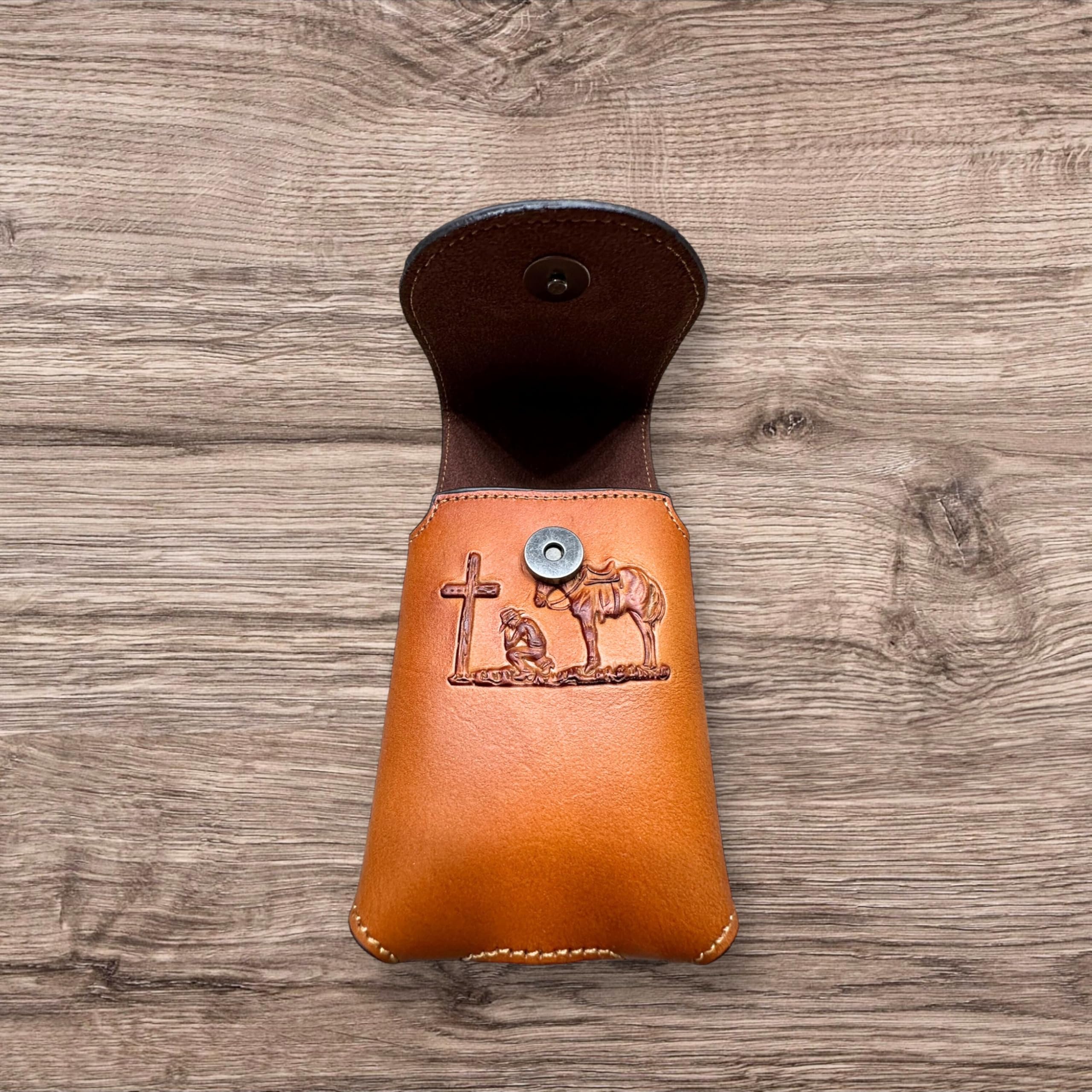 Western Leder Handy Holster - Korbgeflecht mit Cowboy betend am Kreuz geprägt & Concho - Gürtelschlaufe Tragetasche für Smartphones