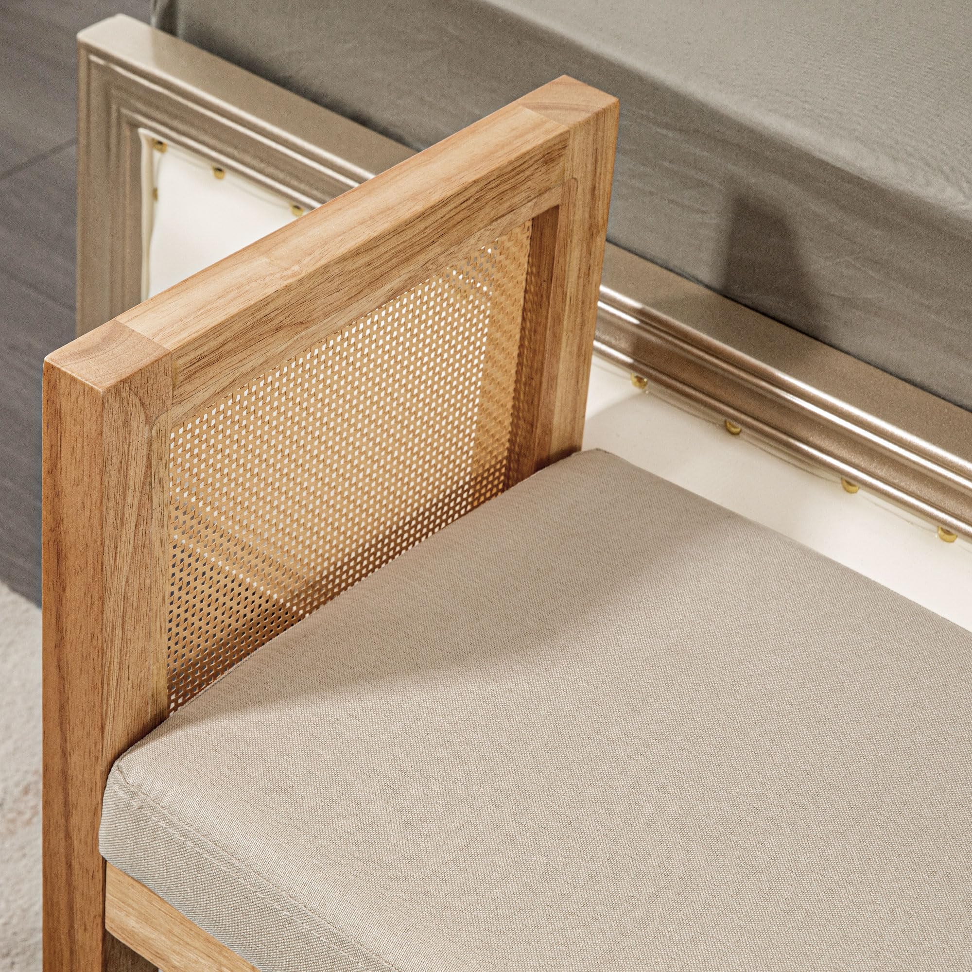HOMCOM Banc Bout de lit, Banc d'entrée, accoudoirs en rotin et Cadre en Bois Massif, Assise rembourrée en Tissu Aspect Lin, Bout de lit pour Chambre, Salon, Design Moderne, crème