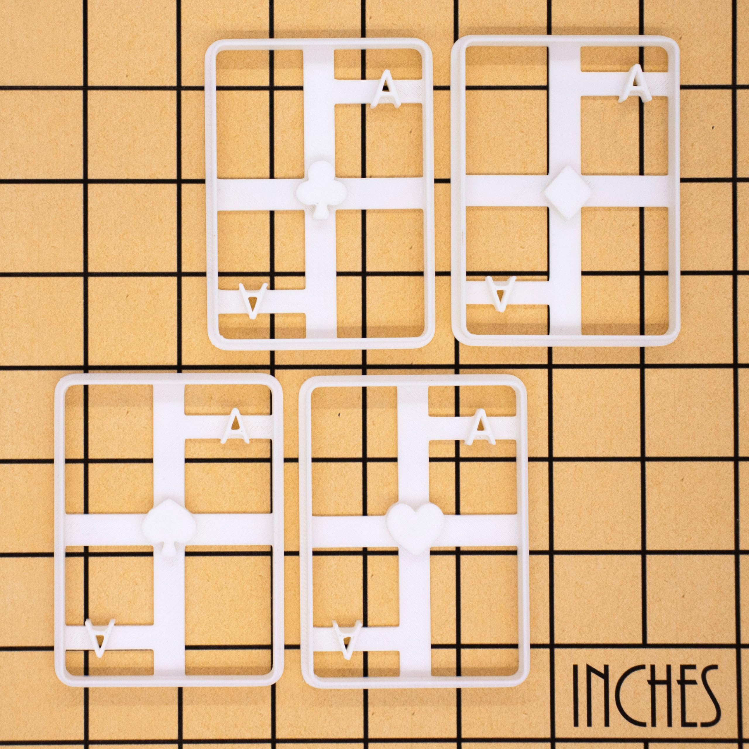 ensemble de 4 emporte-pièces pour cartes de poker (motifs: as de pique, diamant, club et cœur), 4 pièces, idéal pour une soirée à thème diy casino las vegas