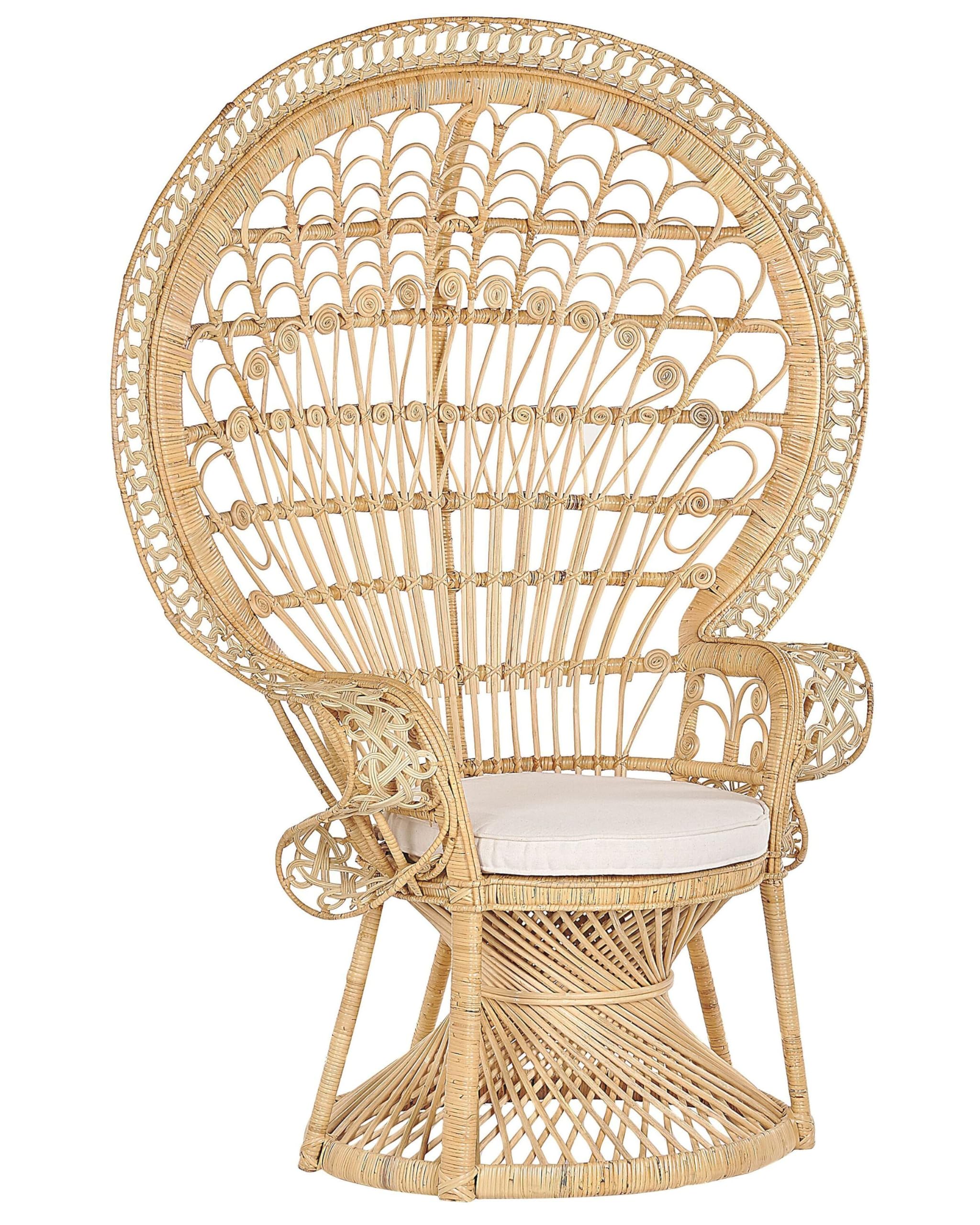 Beliani Outdoor/Indoor Pfauensessel aus Rattan beige mit Sitzkissen Boho Stil Emmanuelle