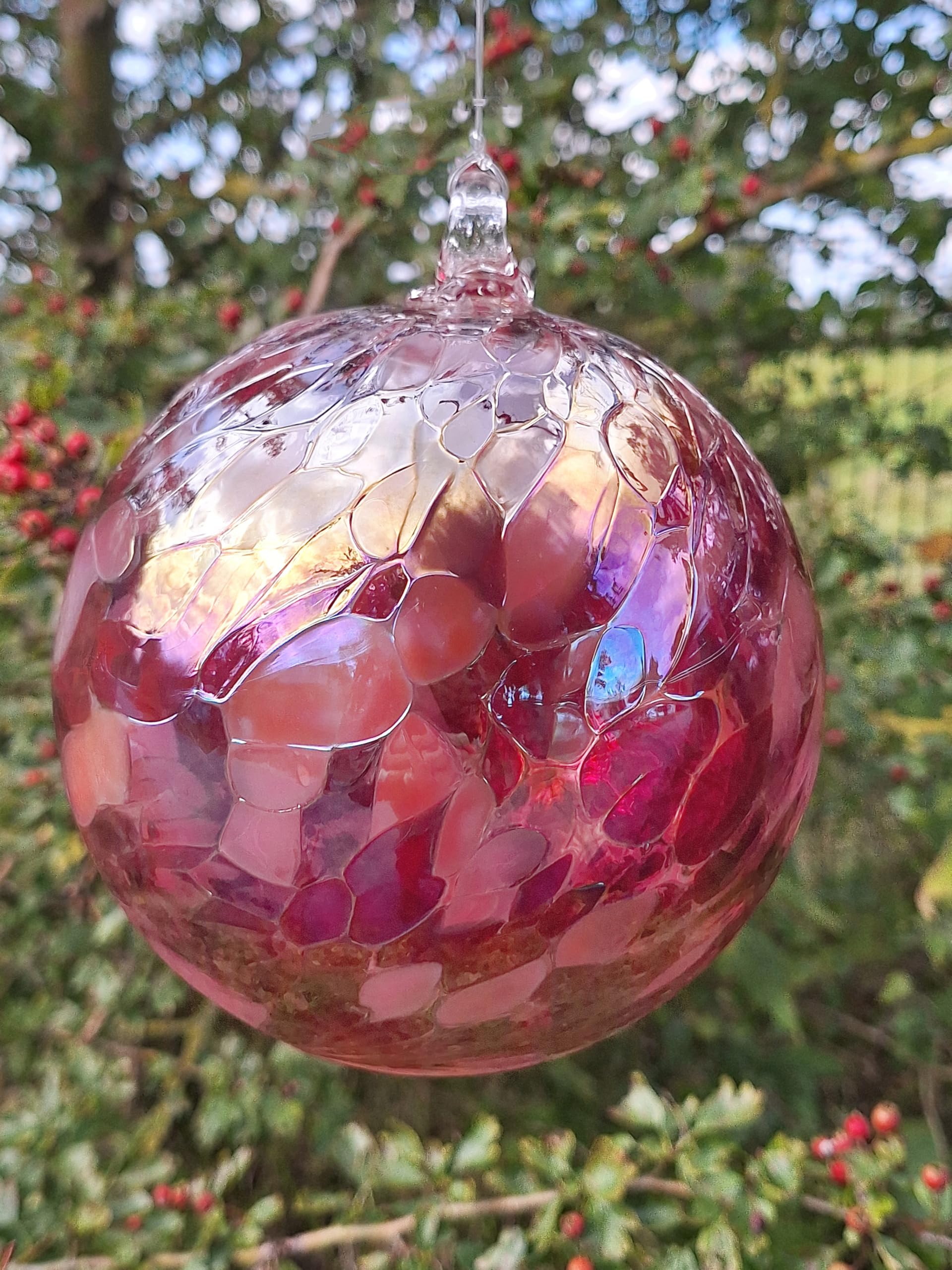 Bornhöft Glas-Hängedekoration, Rote Kugel für Garten oder Fenster Kugel zum hängen Glaskugel Ornament Rot Rosa bunt Fensterdekoration mundgeblasenes Kristallglas Durchmesser ca. 15 cm Küche, Haushalt & Wohnen