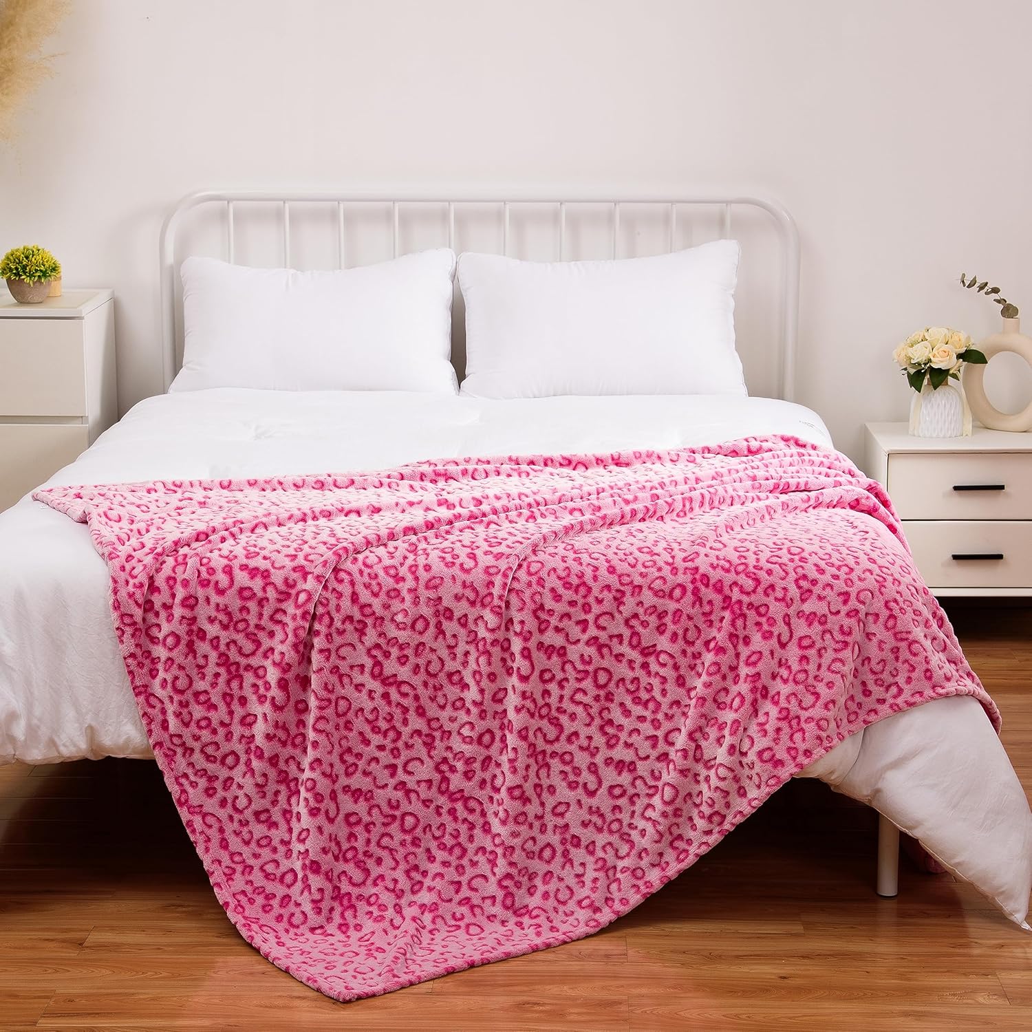 Excervent 3D Leopard Flannel Fleece Throw Blanket, 280 GSM Lightweight Cheetah Blanket for Couch Sofa Bed, Super Soft Cozy Warm Blankets, 50x60 inches, Pink - Image 4