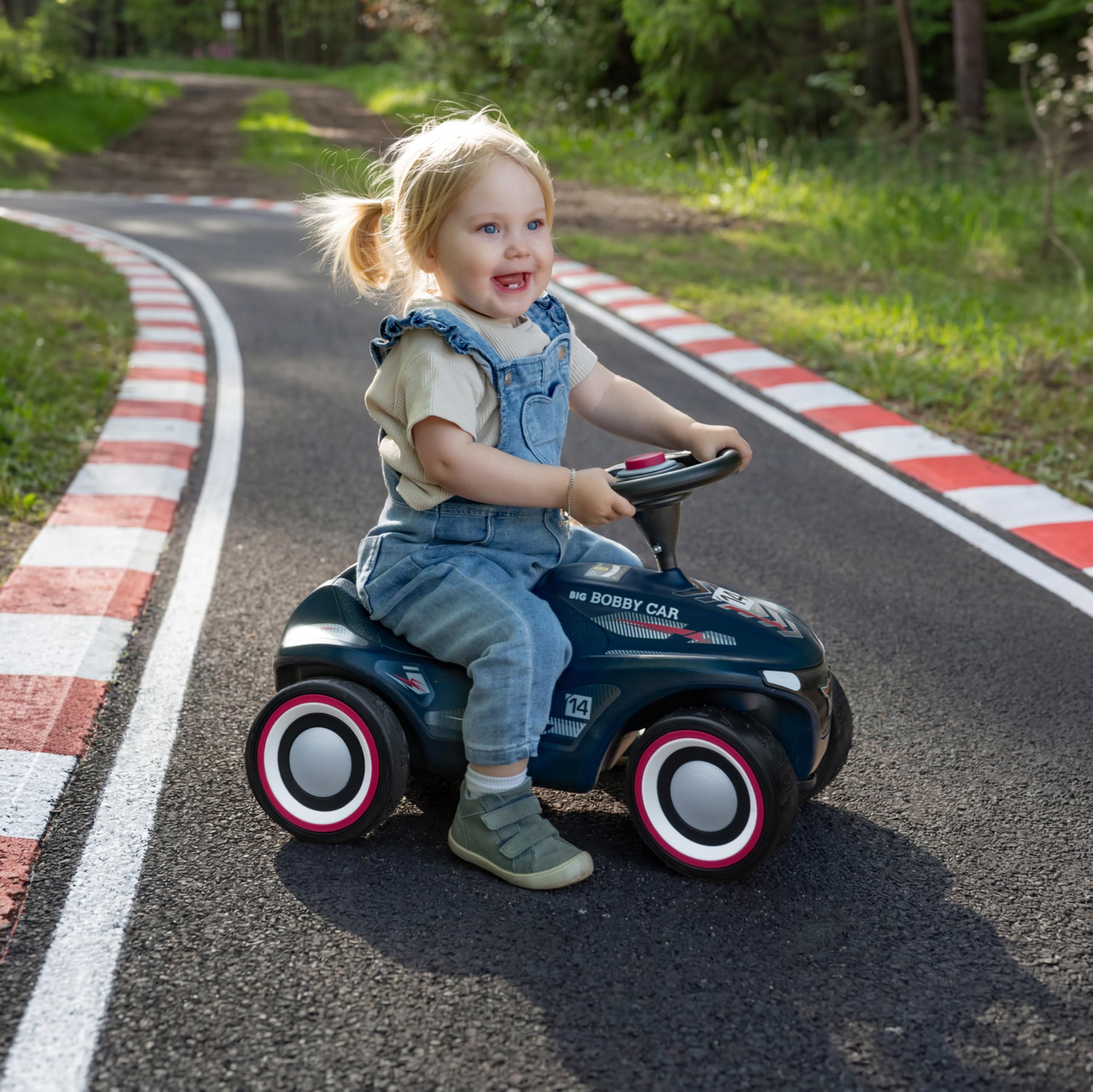Big Bobby Car Neo RS niebieski – samochód wyścigowy, pojazd dla dzieci z szeptanymi oponami dla cichych odgłosów jazdy i dobrej przyczepności, ergonomiczne siedzisko z wgłębieniem na kolana, mały