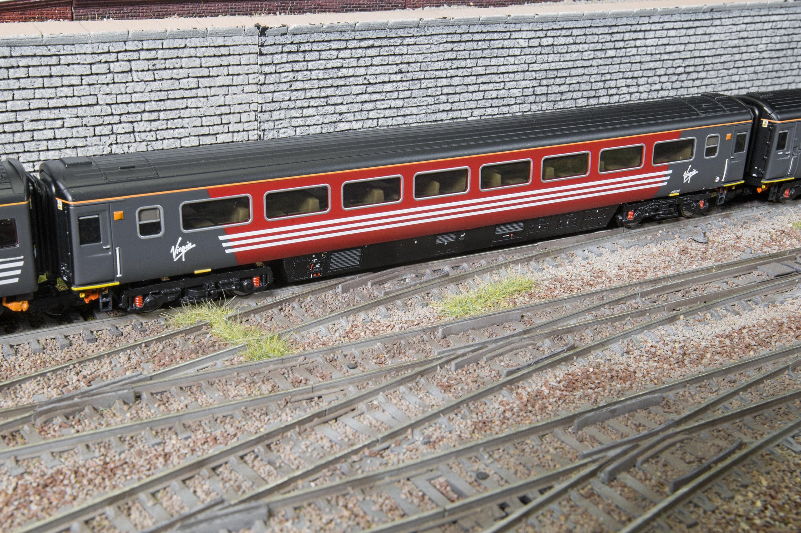 Hornby TT:120 TT4047C Virgin HST Mk3 Coach TS 42105