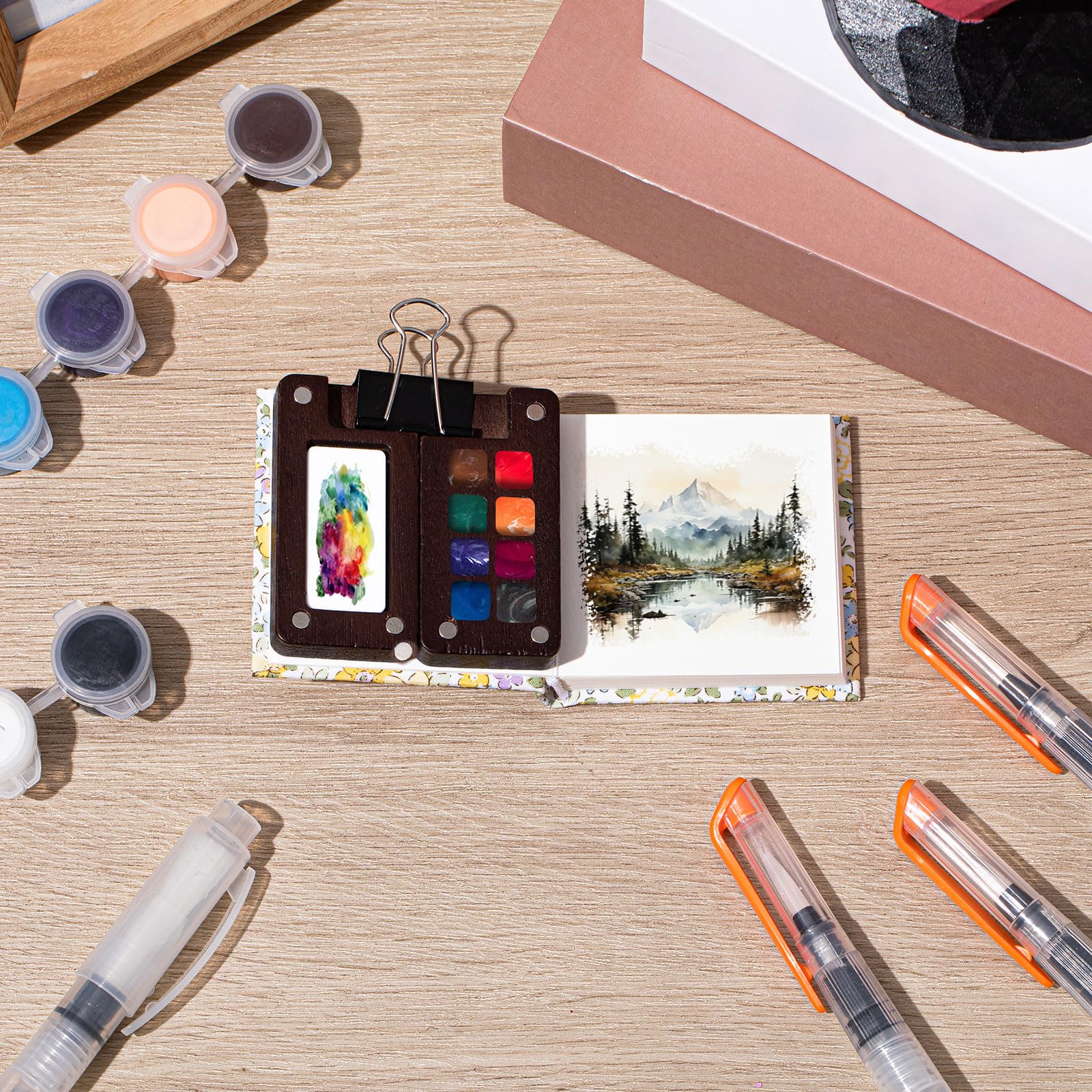 Qilery Juego de mini paleta de acuarela portátil de madera, caja de pintura de papel de acuarela, cuaderno de bocetos, bolígrafos con clip para carpeta, para pintores, artistas, no incluye pintura