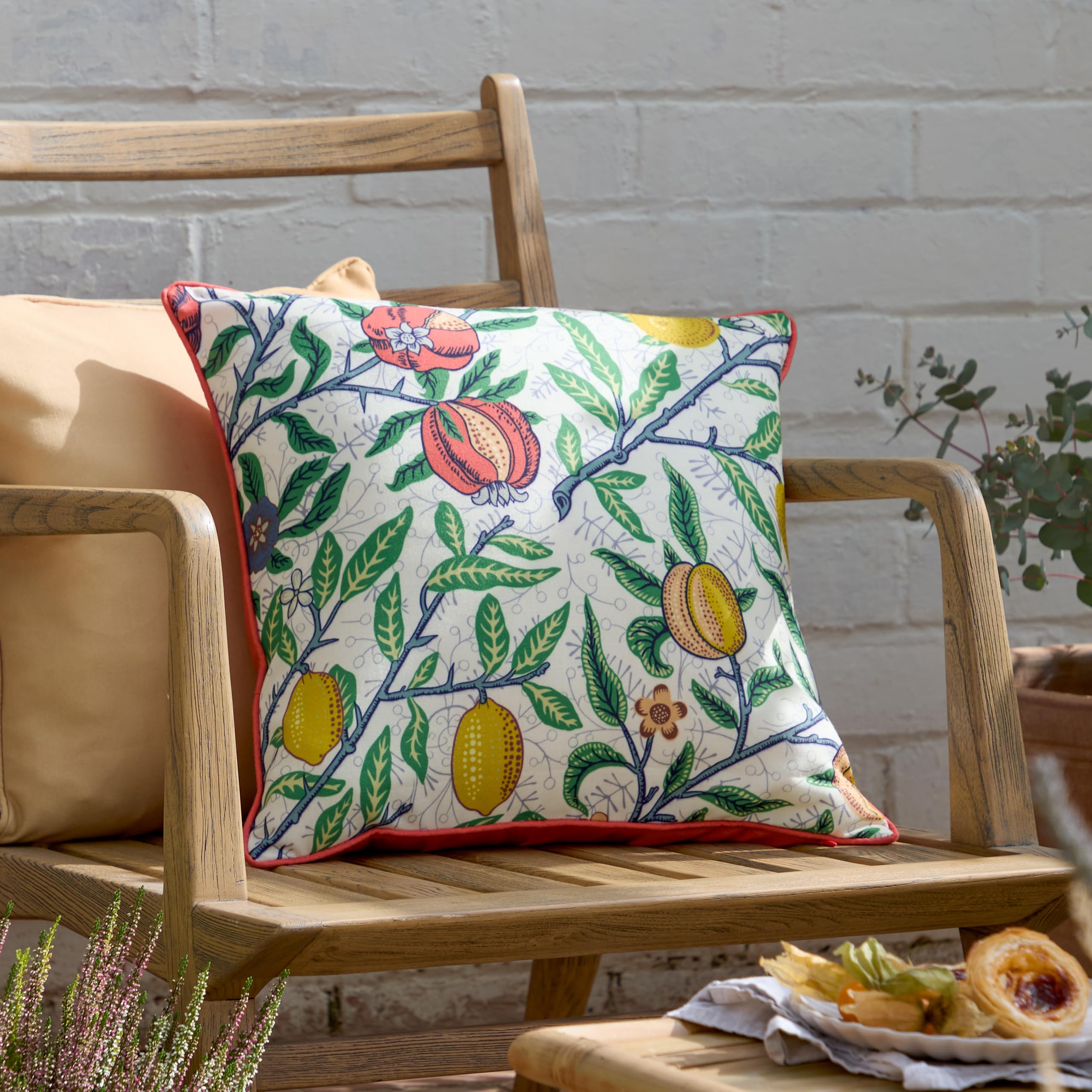 Morris & Co Unisex Yellow Fruits Outdoor Cushion In 45Cm X 45Cm