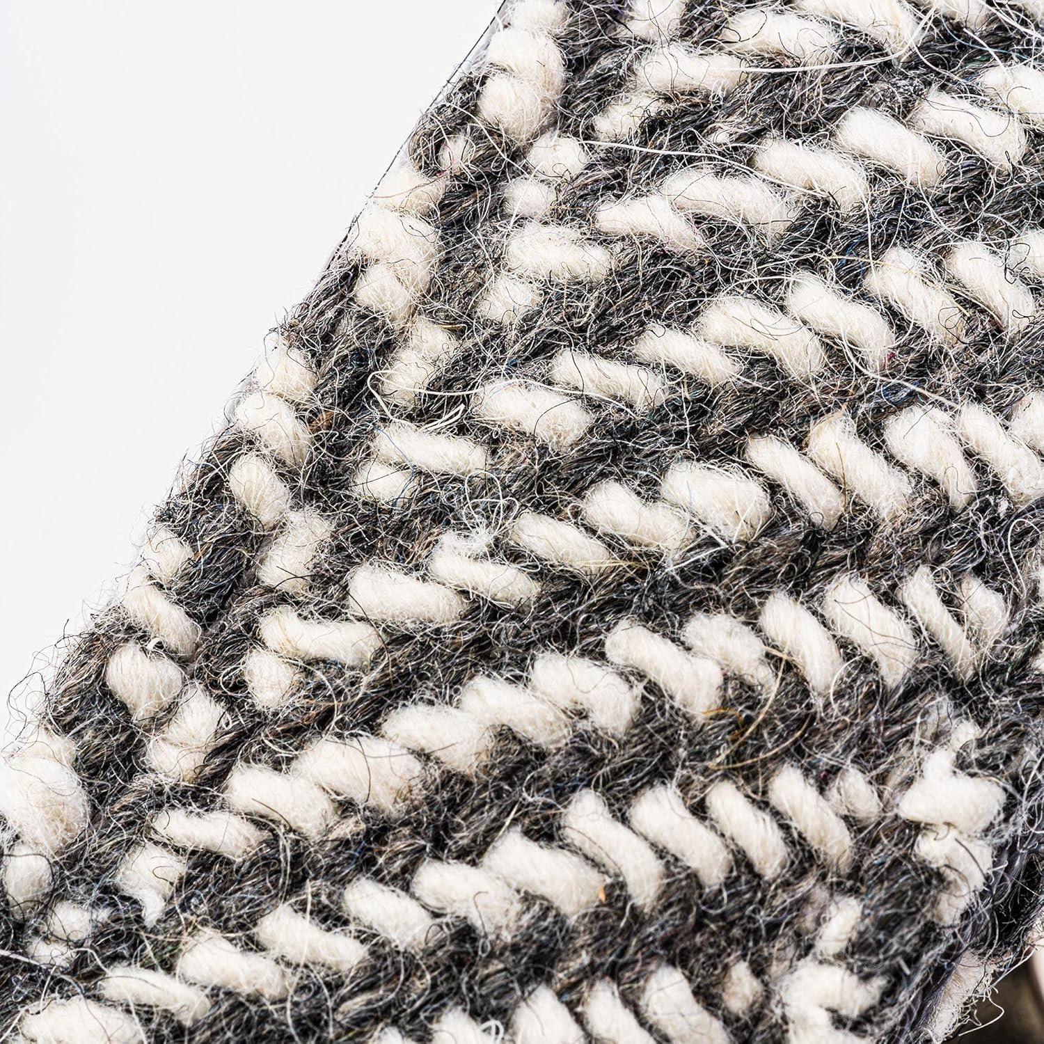 HUGO & HUDSON Tweed Dog Lead Padded Handle... 17 HUGO & HUDSON Tweed Dog Lead Padded Handle...