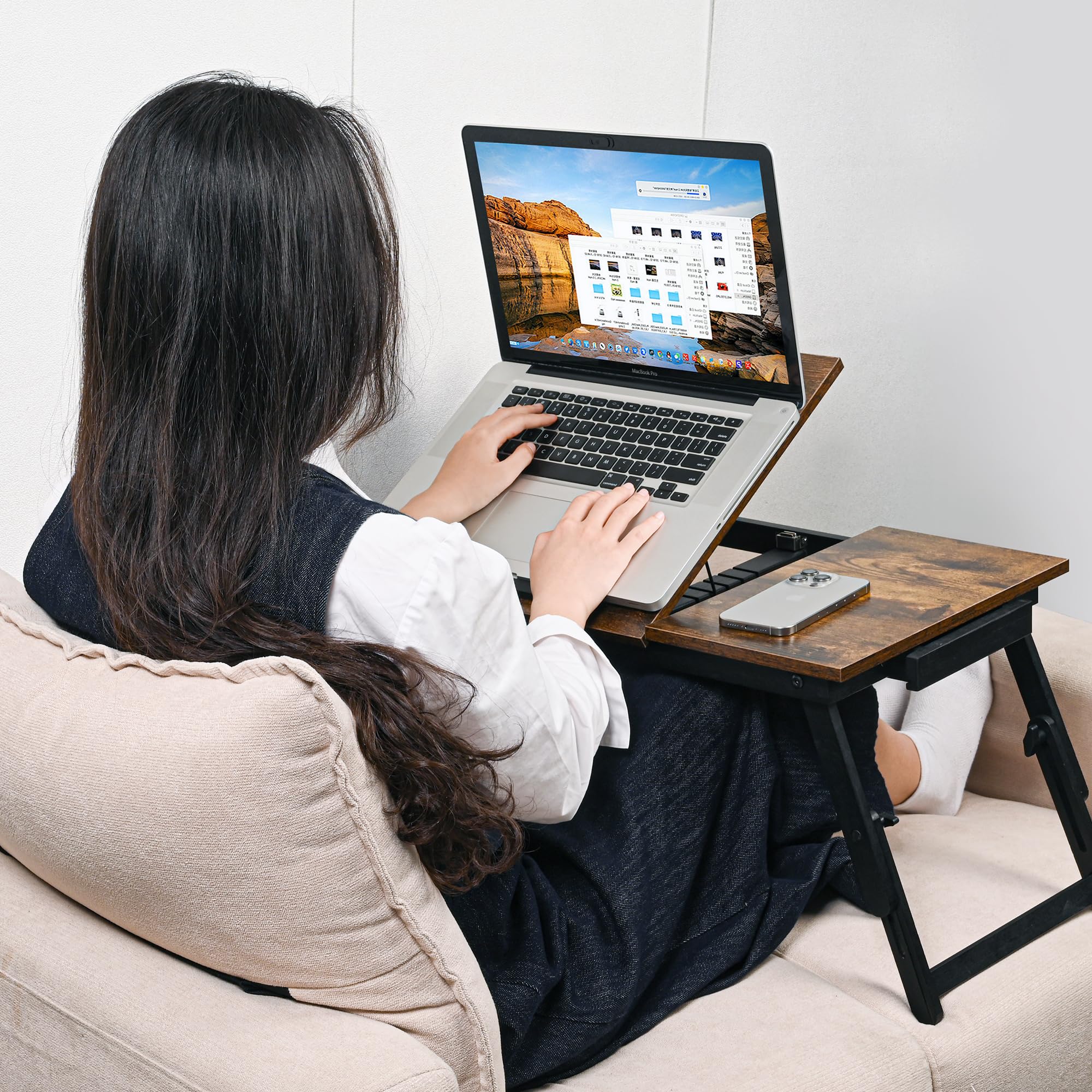 VASMIA Table de lit Pliable pour PC Portable inclinable, Table Pliante, Plateau de Service Petit-déjeuner,Hauteur réglable, étagère de lit, Marron Foncé Rustique