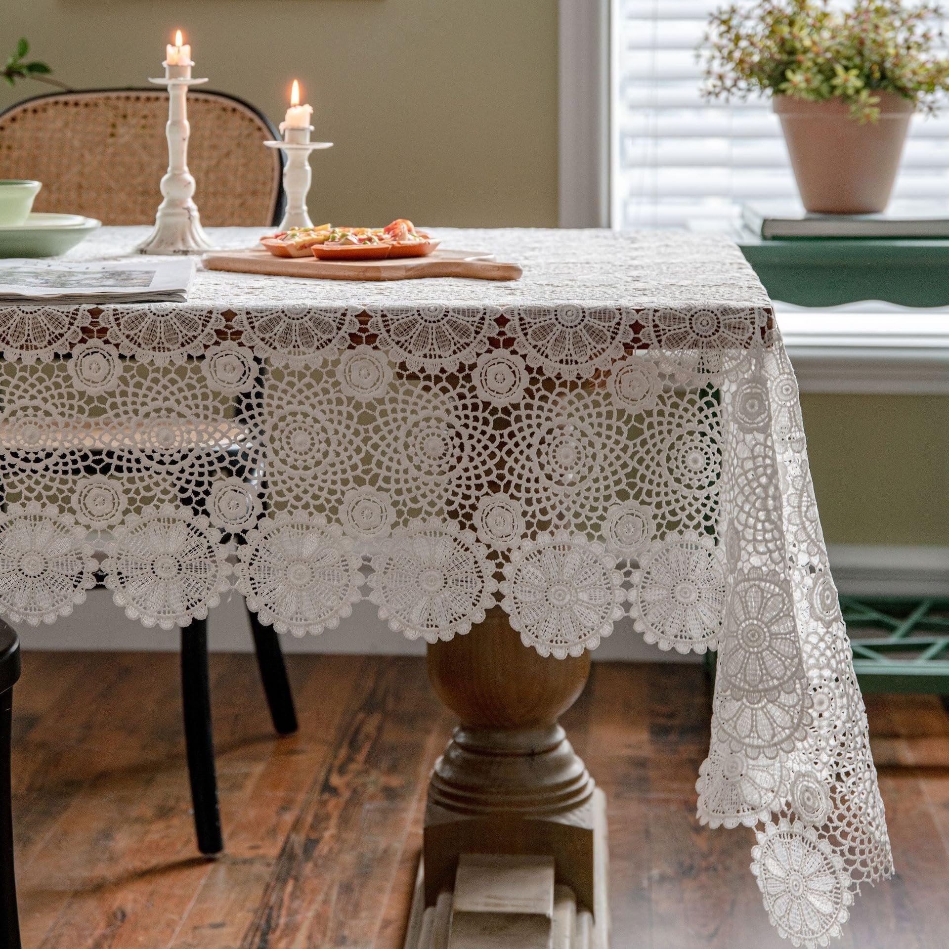 Koronkowy obrus vintage kwiatowy szydełkowany wzór romantyczny prostokątny pokrowiec shabby chic styl elegancka nakładka na specjalne okazje (130 x 130 cm)