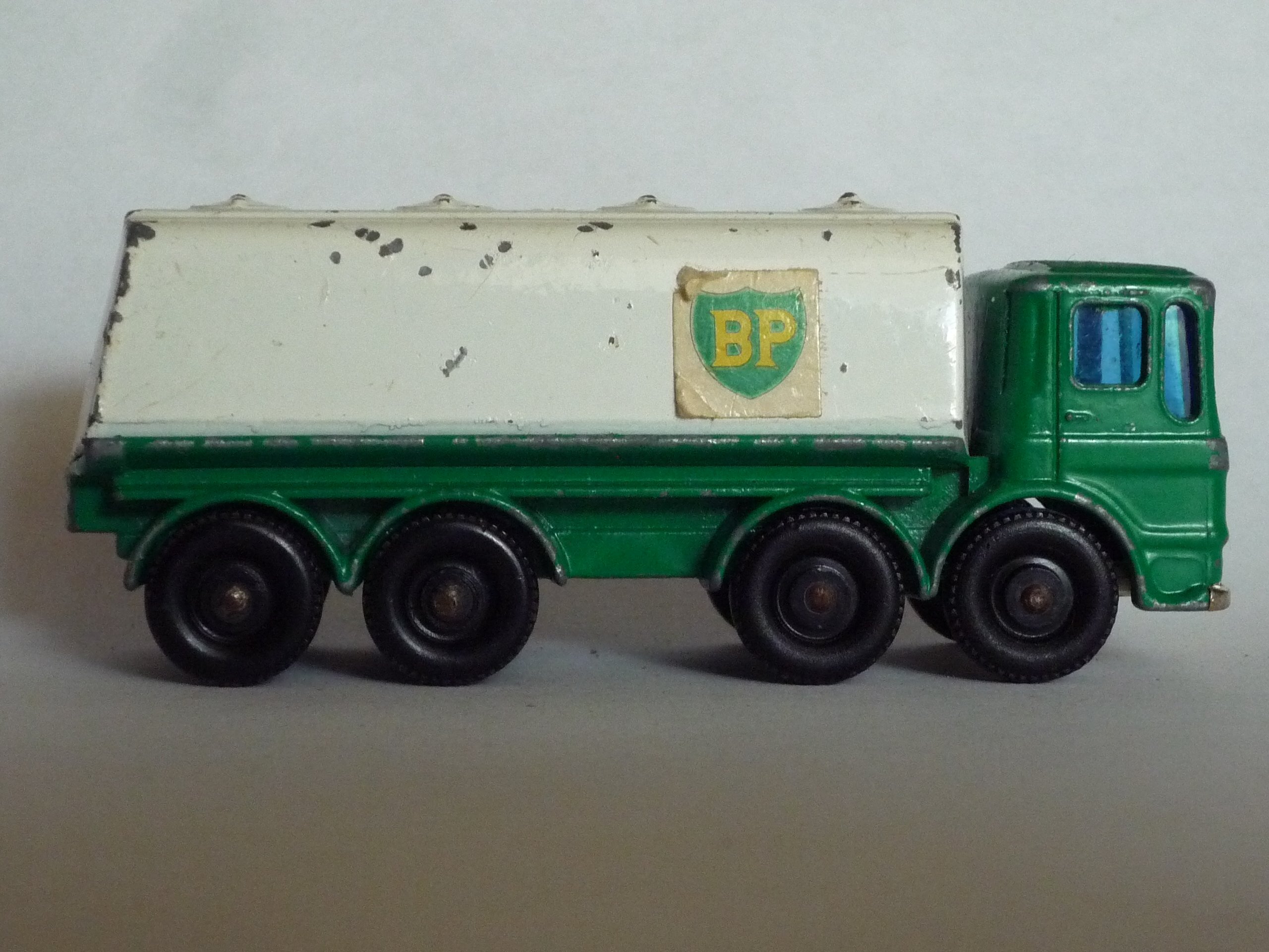 Amazon.com: MATCHBOX 1968 LESNEY 32C Leyland Petrol Tanker : Toys