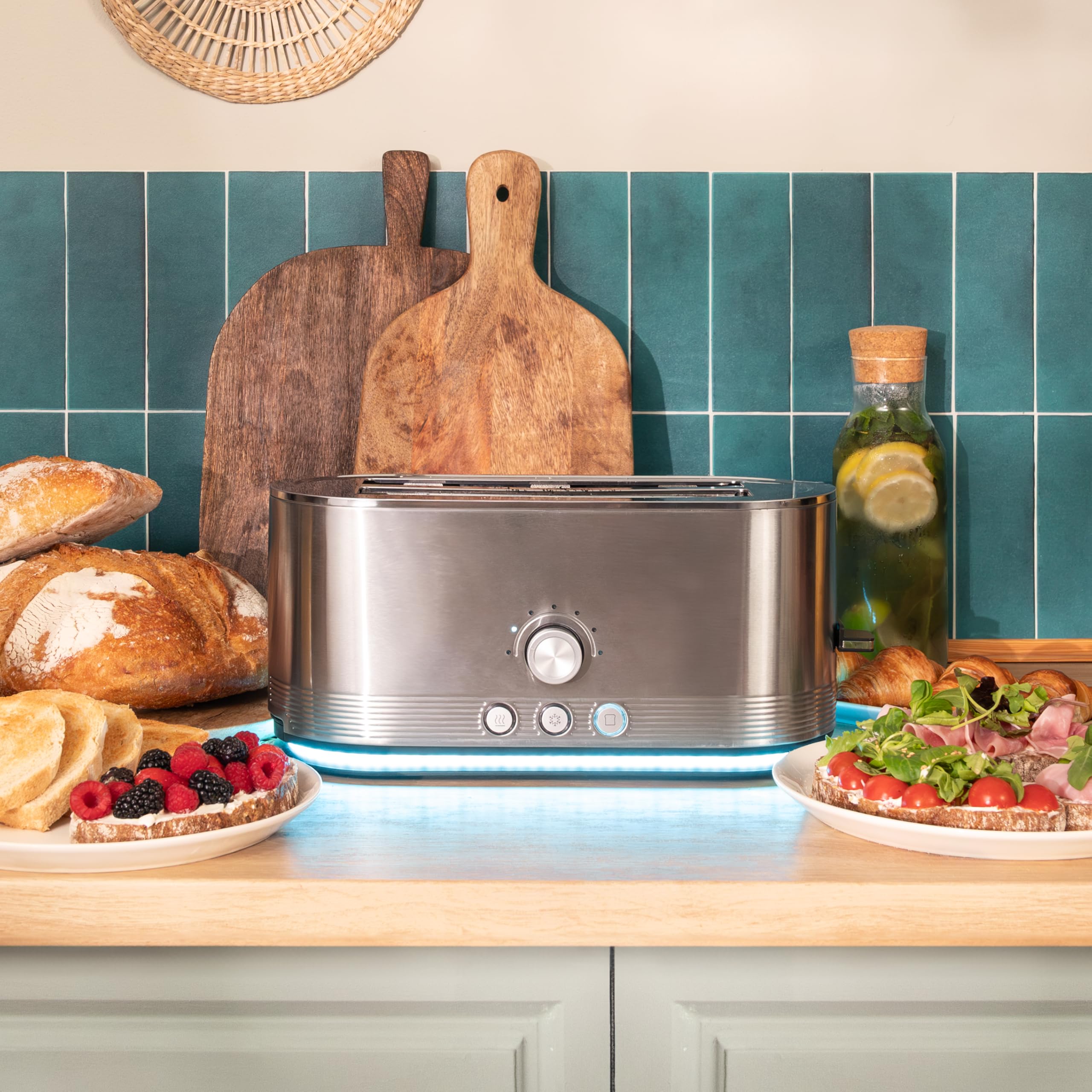 Cecotec Tostapane Verticale in Acciaio con Doppia Fessura Lunga Shine&Toast Extra Double. 1400W, Capacità 4 Toast, Fessure Larghe 3,8cm, Anello Luminoso, 7 Livelli di Tostatura, Aste Superiori