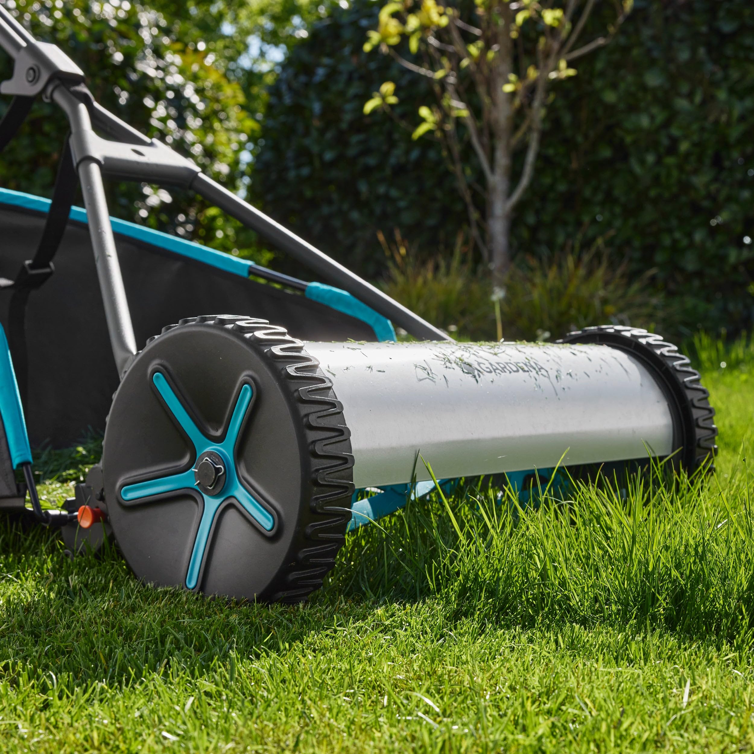 Gardena Spindelmäher Plus 400 Cylinder Lawnmower 40 cm Schnittbreite Kabellos mit Grasfangkorb für Rasenflächen bis 250 m²