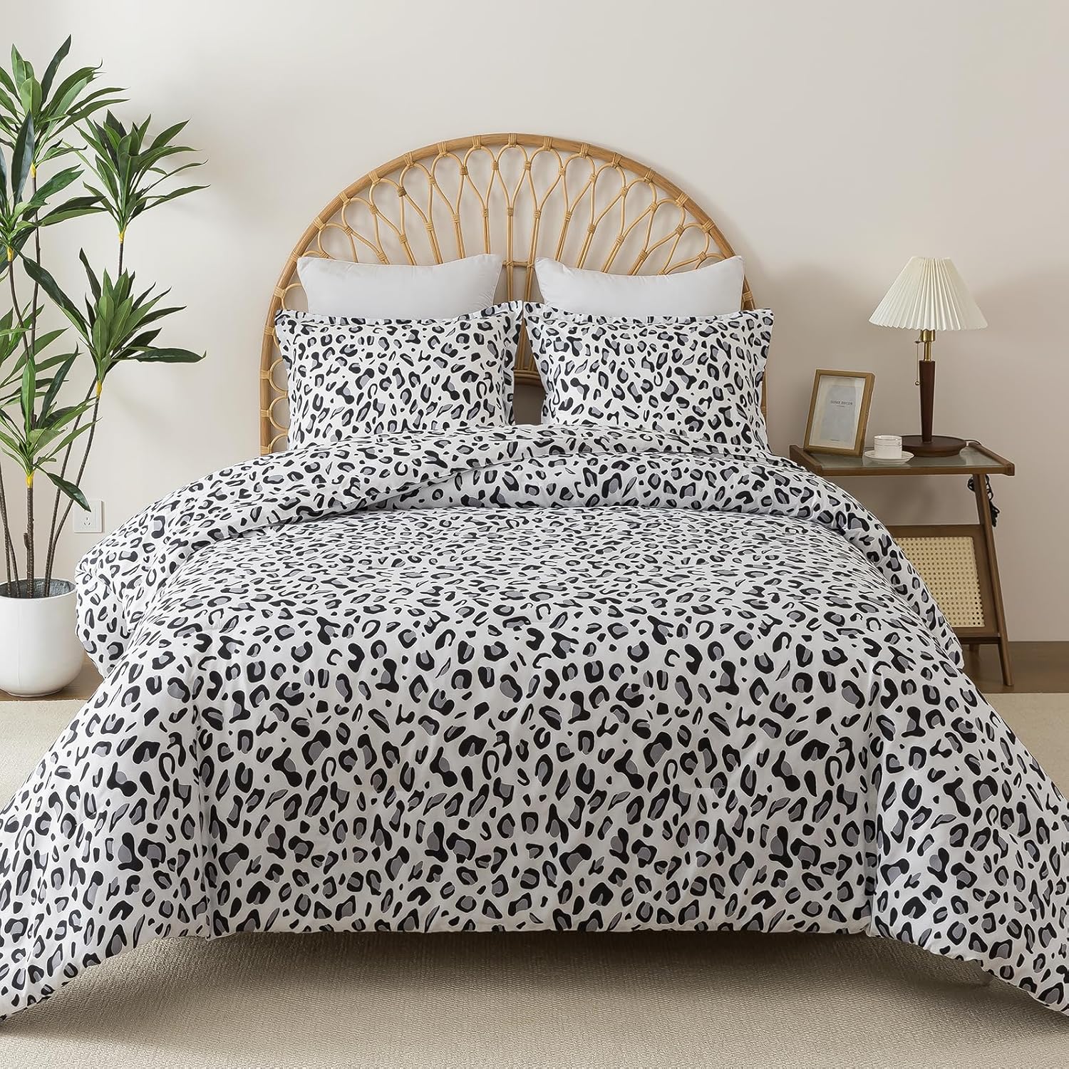 Caressma White Leopard Print Comforter Set, Twin Size 2 Pieces for All Seasons, Untamed Wilderness Style Comforter with Pillowshams, Ultra Soft Microfiber