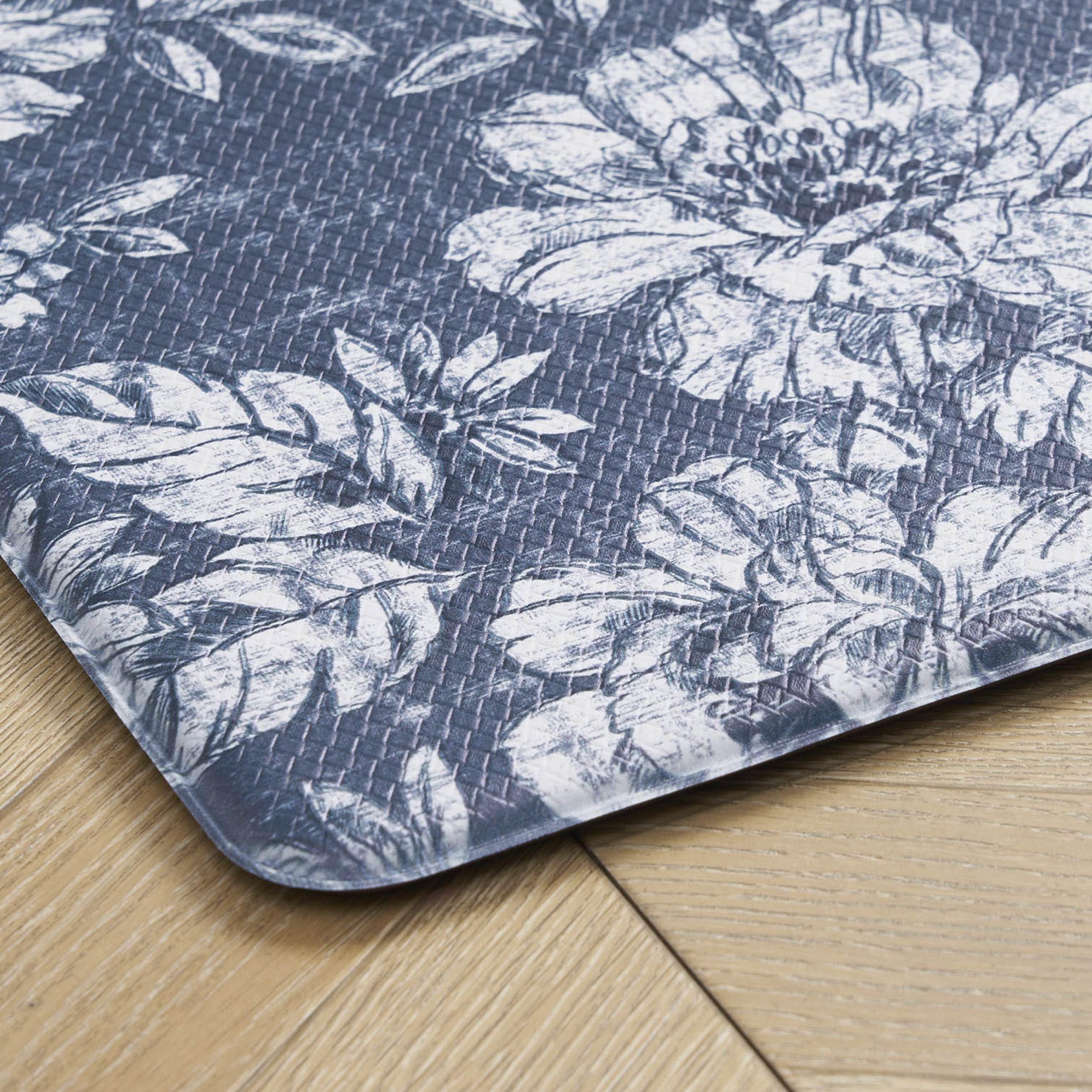 Laura Ashley - Tapis de cuisine anti-fatigue, motif floral iris, résistant aux taches, à l'eau et à la décoloration, soulagement de la cuisine et debout, dos antidérapant, mesure 44,5 x 152,4 cm, iris