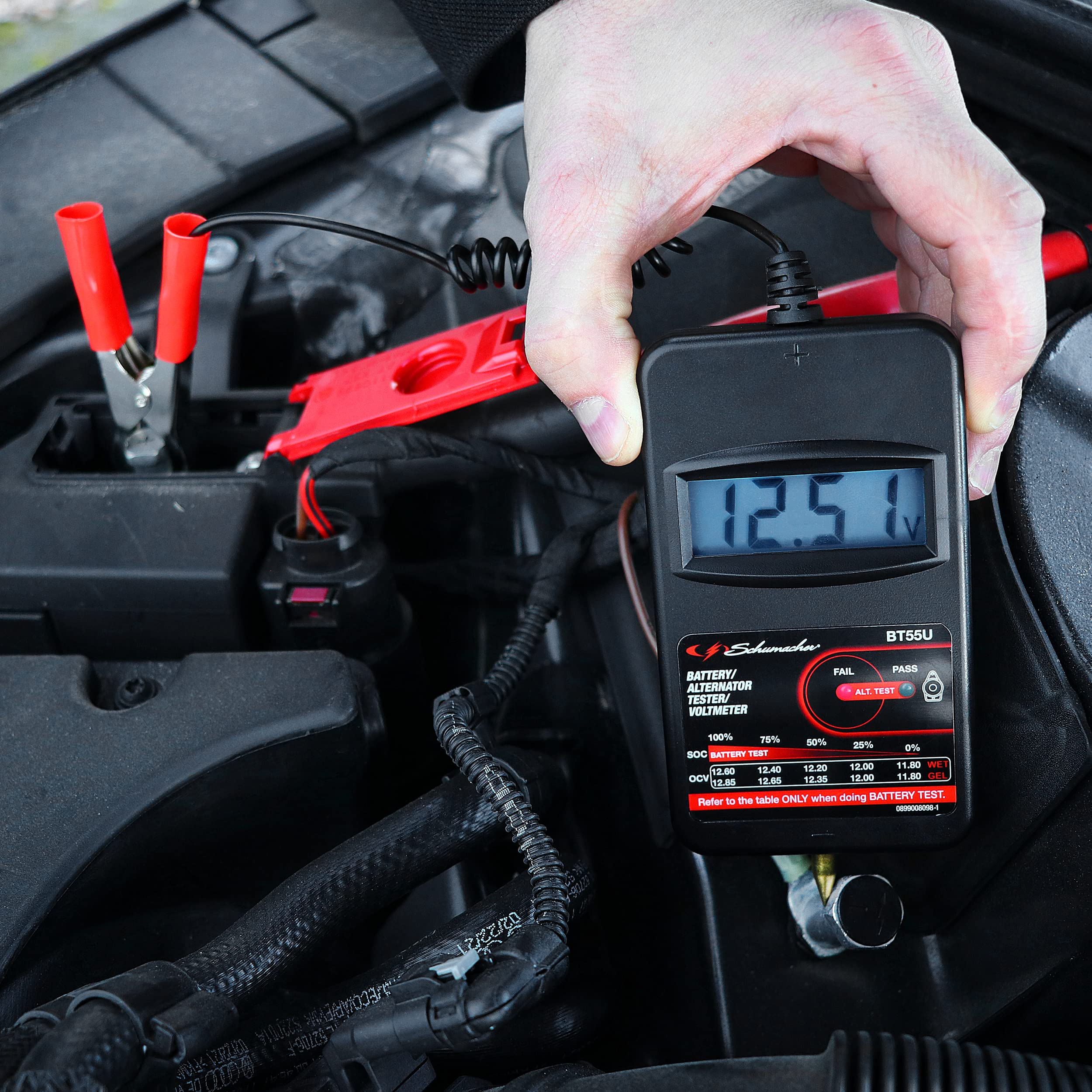 Schumacher Auto Batterietester Compact BT55 - Überprüfung der Lichtmaschinenspannung im Auto - Kompatibel mit 6V/12V/24V Batterien Typ SLI, VRLA, AGM, Gel und 12V Lichtmaschinen - LCD Display | Überprüfung der Lichtmaschinenspannung, Kompatibel mit 6V/12V