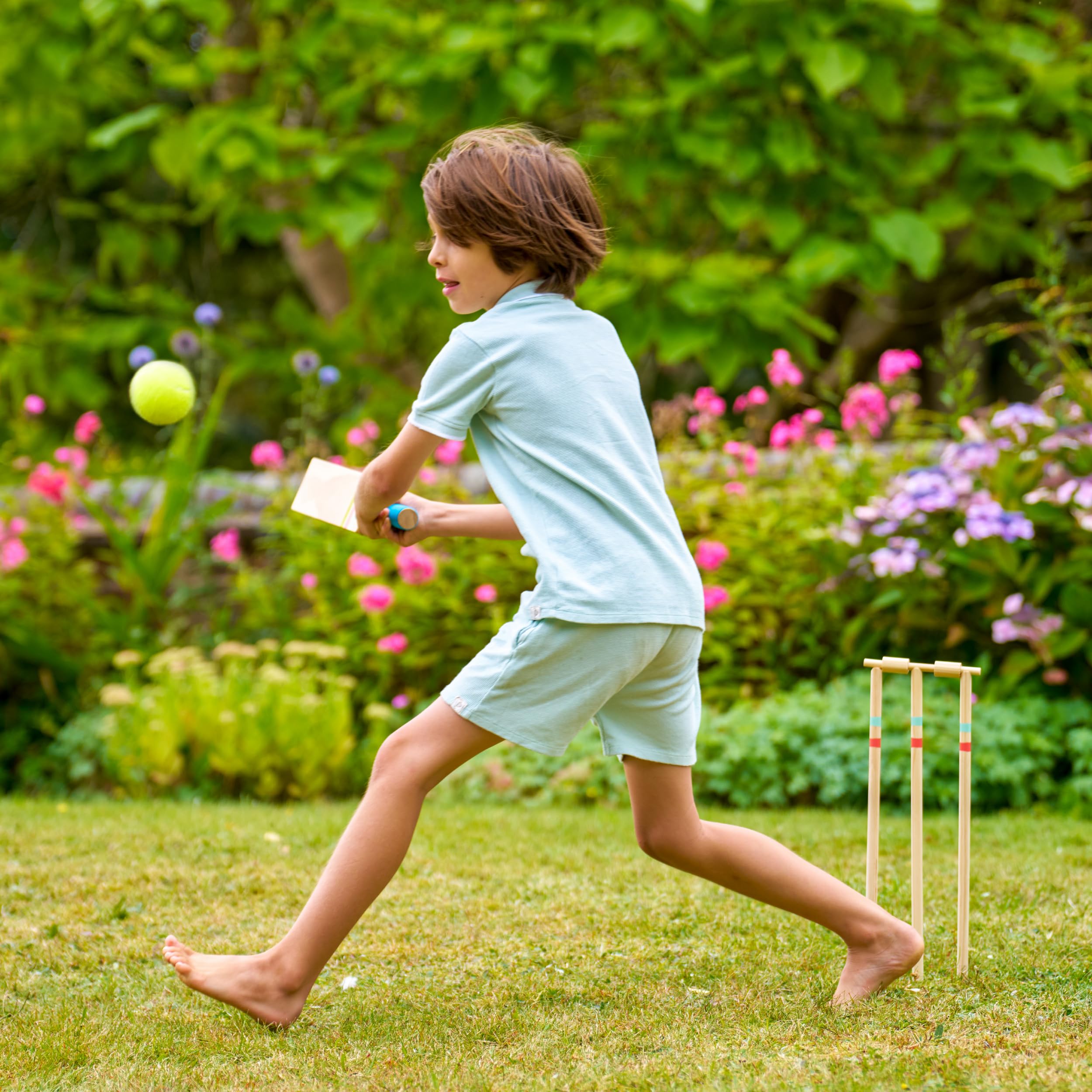 TP Toys FSC-zertifiziertes Cricket-Set aus Holz mit Schläger der Größe 0, 4 Stämme, Bügel, Tennisball und Stoff-Tragetasche für Familienspaß