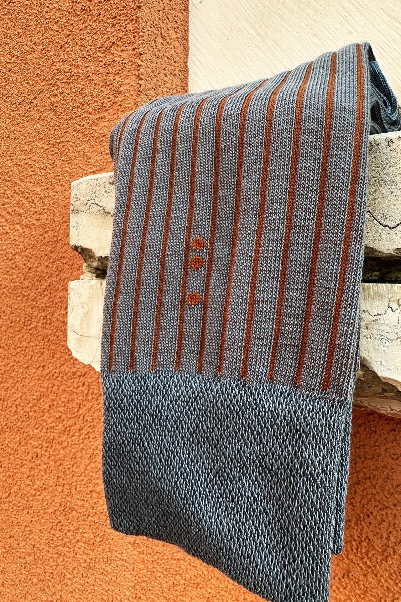 GATTI A POIS Box da 5 Paia di Calze Lunghe Eleganti, Mix di Fantasie in Caldo Cotone e Filo di Scozia, Marrone e Blu Nippon, Made in Italy