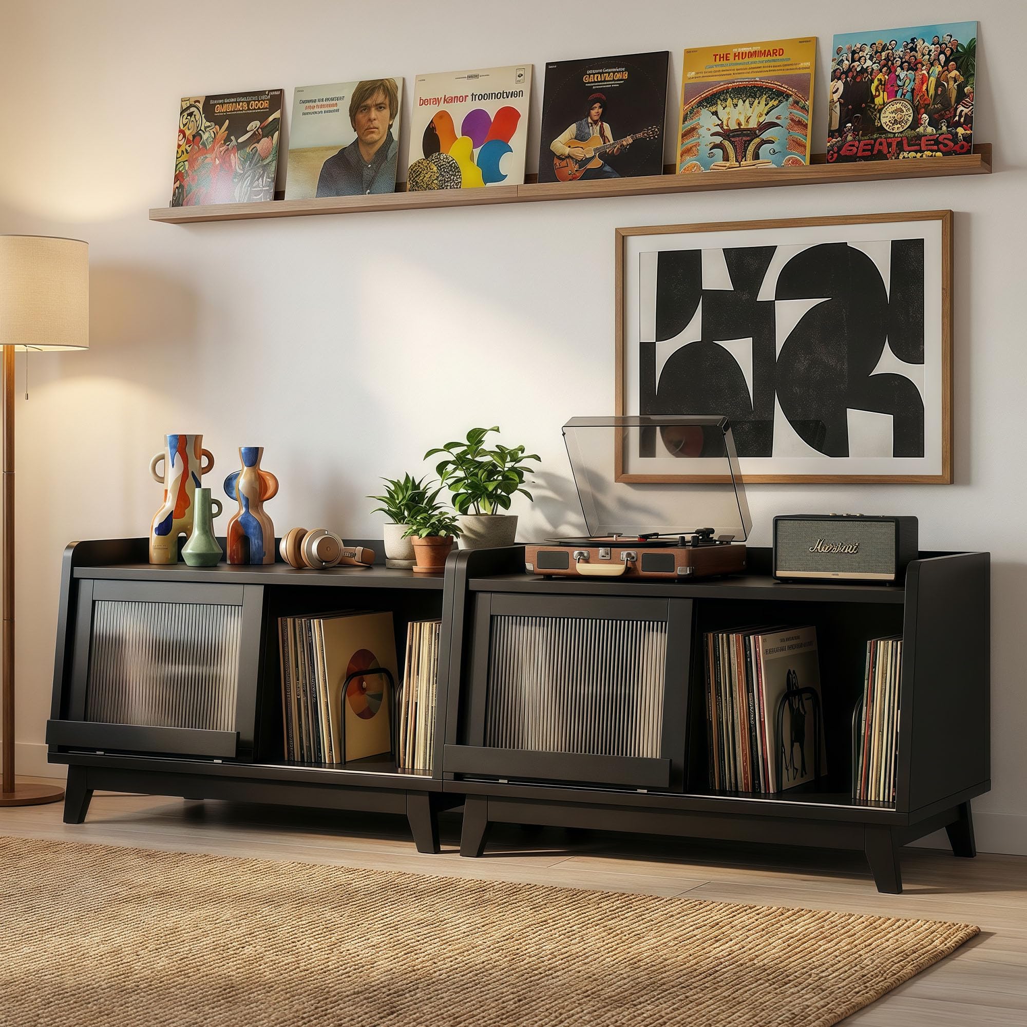 Feonase Plattenspieler Regal mit Steckdose und Glasschiebetür, Holz Plattenspielertisch für über 200 Schallplatten, offener Stauraum, ideal für das Wohnzimmer (Black)