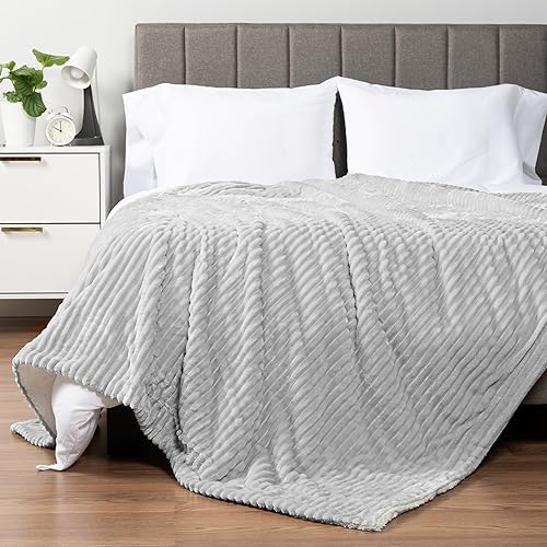 Miniatura 3 de PAVILIA Manta de forro polar Sherpa gris claro para sofá individual, manta suave y mullida, manta Sherpa de franela esponjosa para cama, cálida