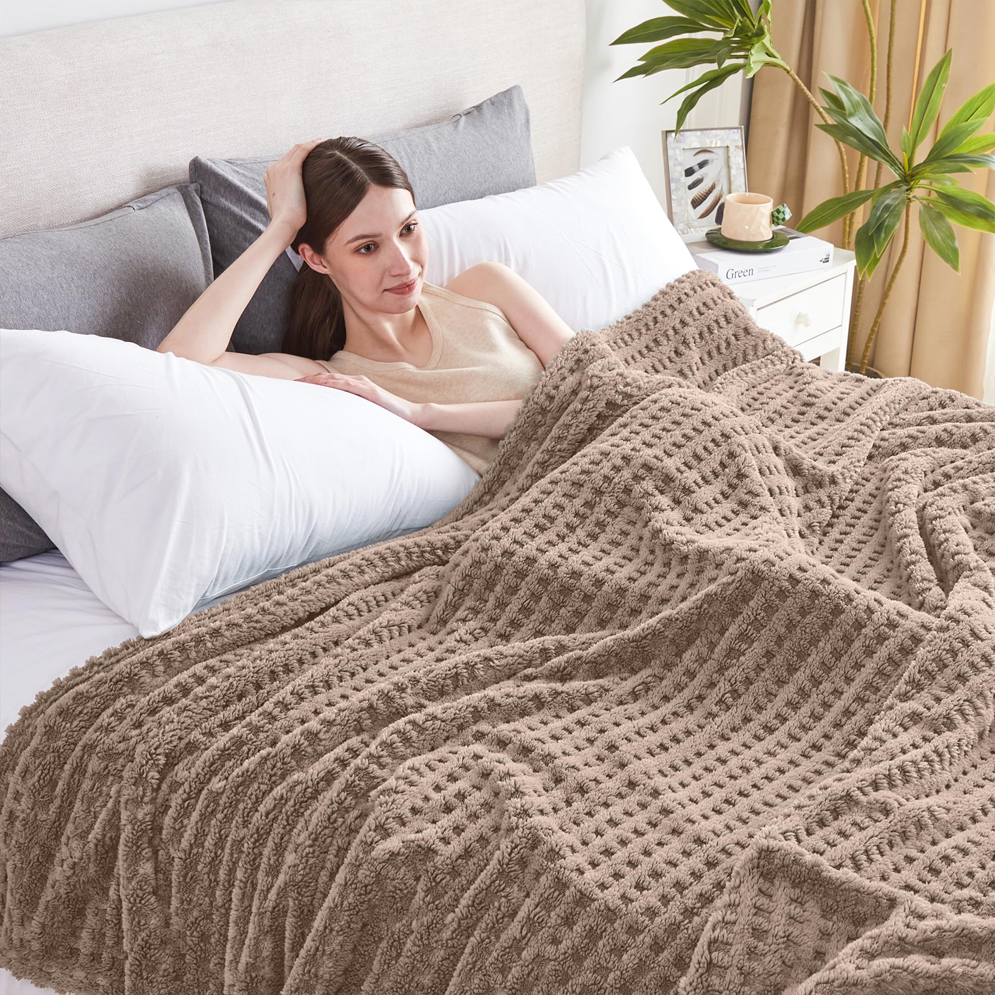Serenhom Soft Cozy Fuzzy Fleece Throw Blanket, Waffle Light Taupe, 50x60 Inches – Lightweight, Fluffy, and Warm 3D Jacquard All-Season Blanket for