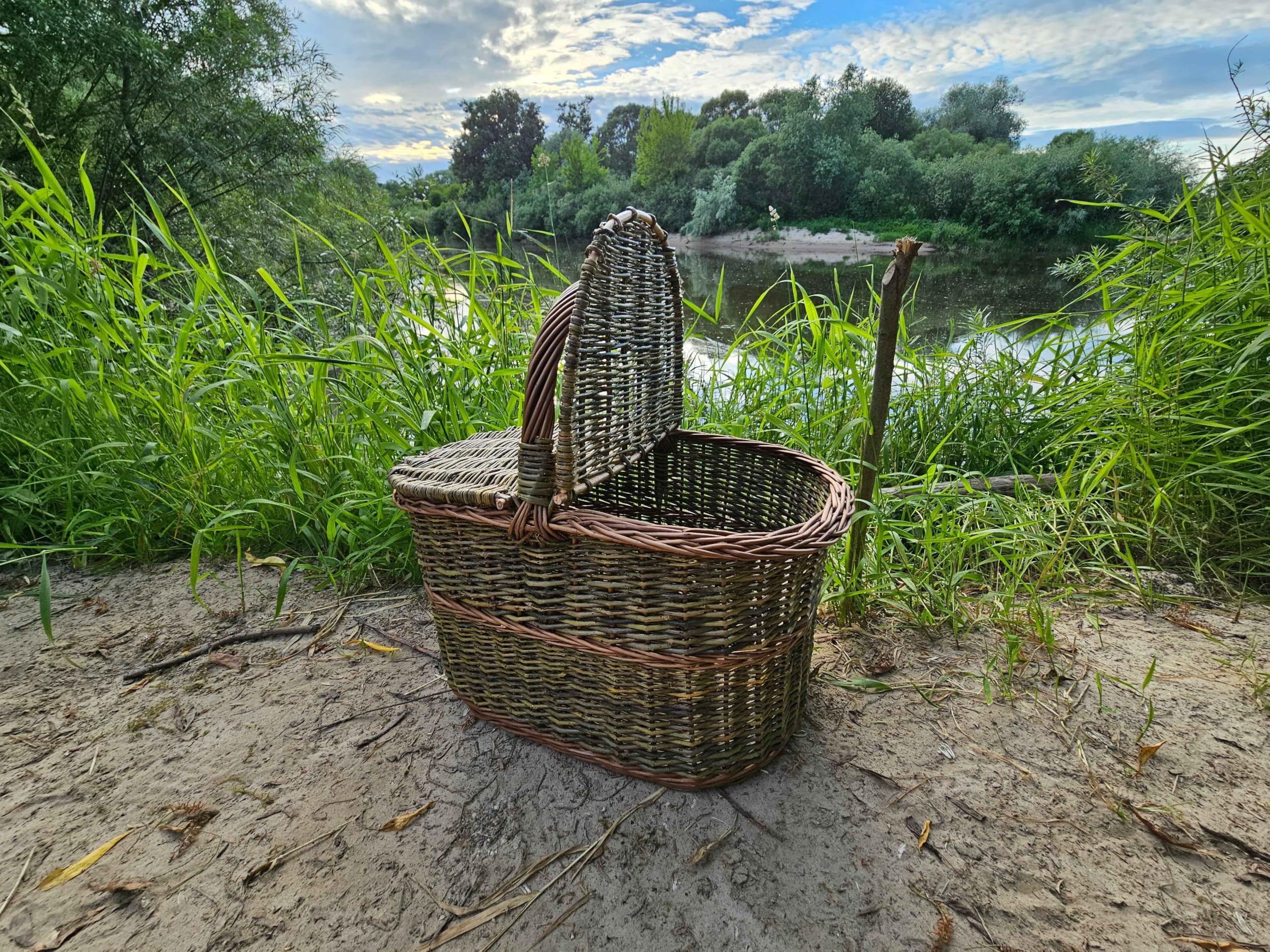 Cesta de pícnic de mimbre sin pelar con tapas dobles, 52 x 33 cm, dorada