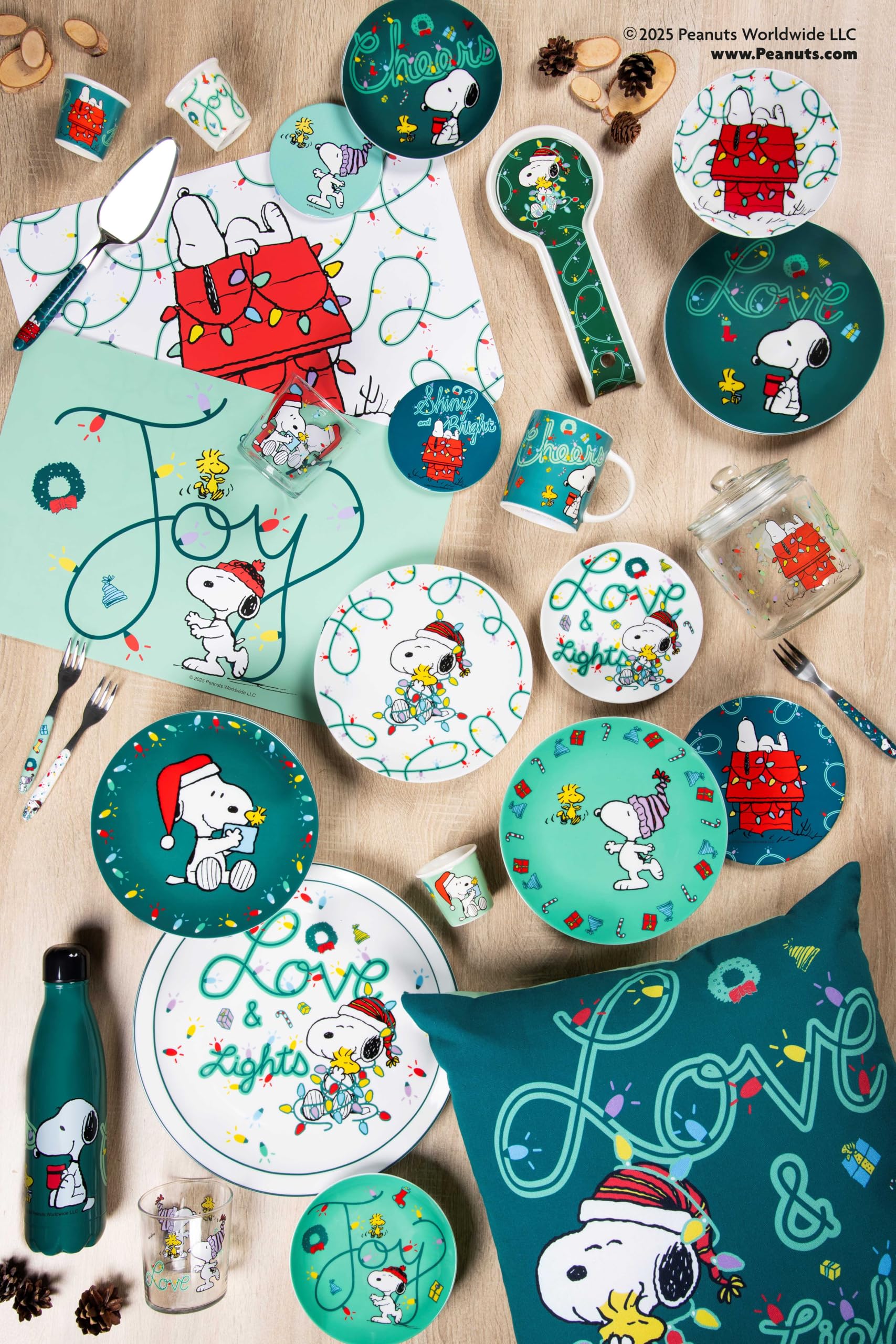 Excelsa Peanuts Shiny & Bright Weihnachts-Untersetzer, 6er-Set, Dolomit-Keramik mit Unterseite aus Kork, 10,5 cm, Snoopy-Dekorationen