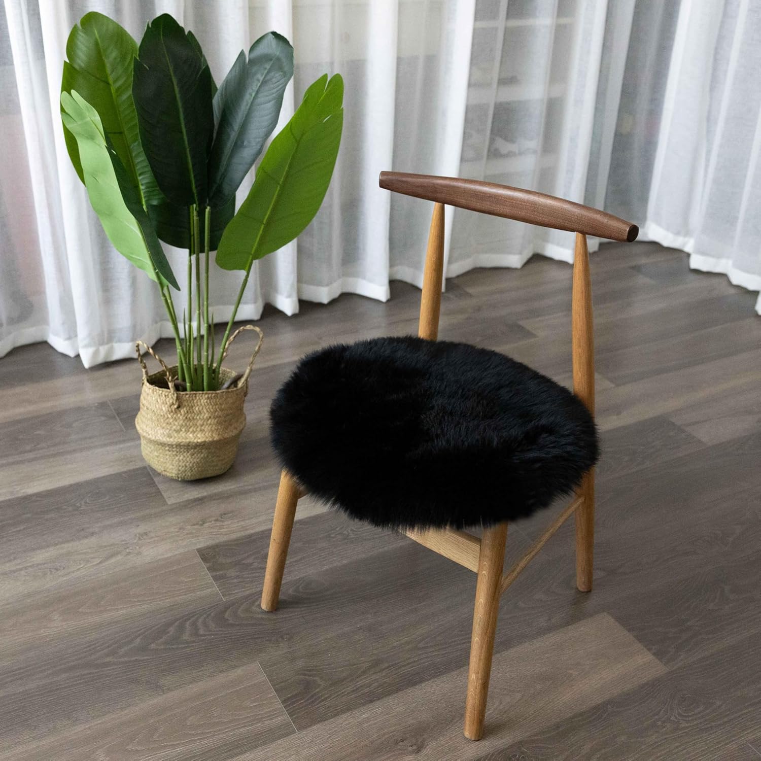 Genuine Sheepskin Chair Cover Soft and Comfortable Plush Natural Fleece Seat Cushion for Kitchen, Office, Chairs (Black, 16.5" Round)