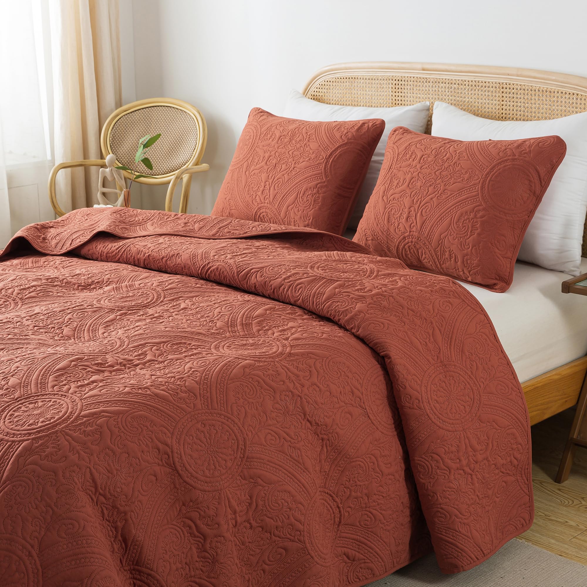 ROARINGWILD Boho Burnt Orange Twin Size Quilt Bedding Sets with Pillow Sham, Lightweight Soft Bedspread Coverlet, Red Quilted Blanket Thin Comforter Bed Cover, All Season, 2 Pieces, 68x90 inches