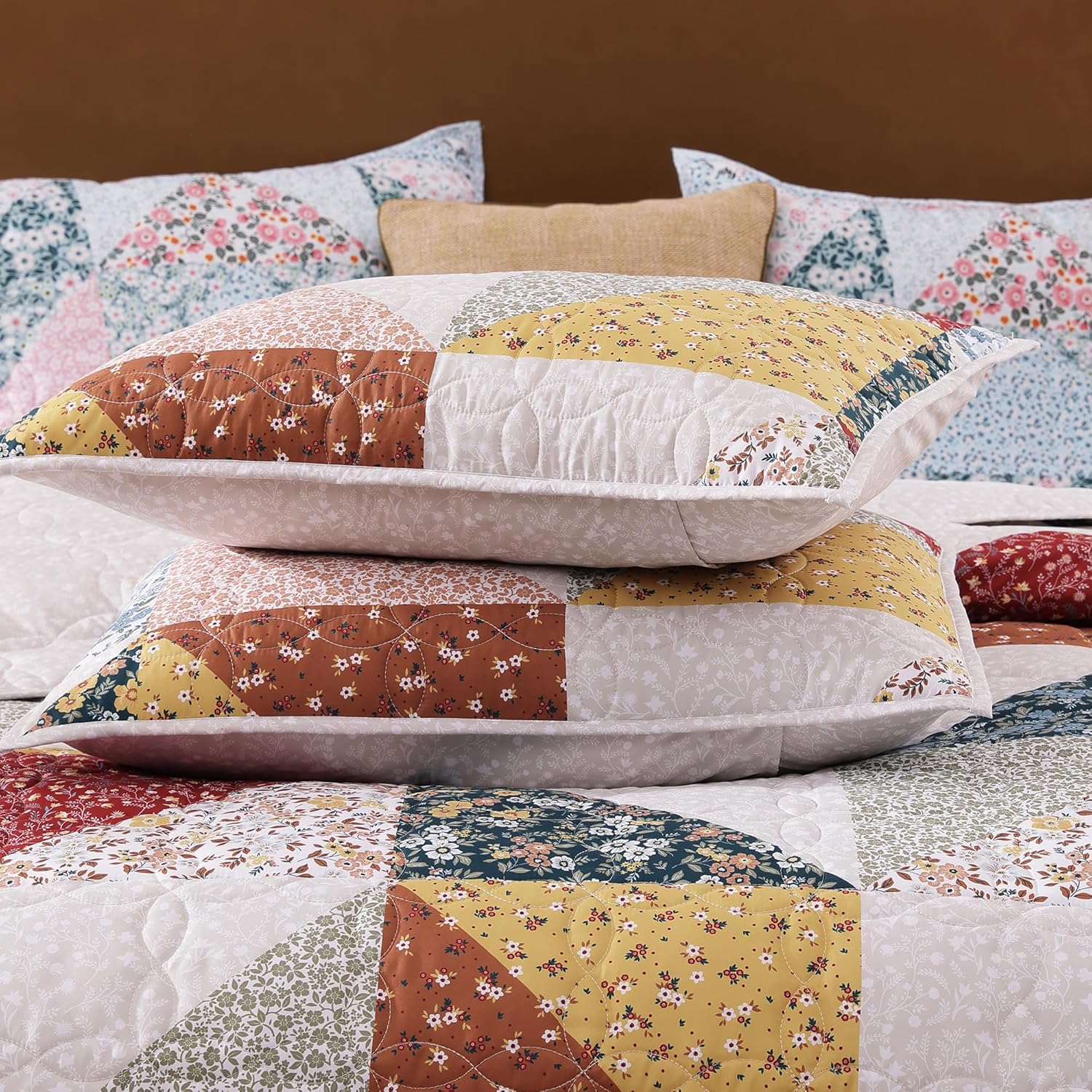 Quilt Set Queen Size, Patchwork Burnt Orange Floral Quilt Sets, Reversible Bedspread Lightweight and Breathable for All Seasons, Soft Quilted Bedspread with 2 Pillow Shams - Image 4