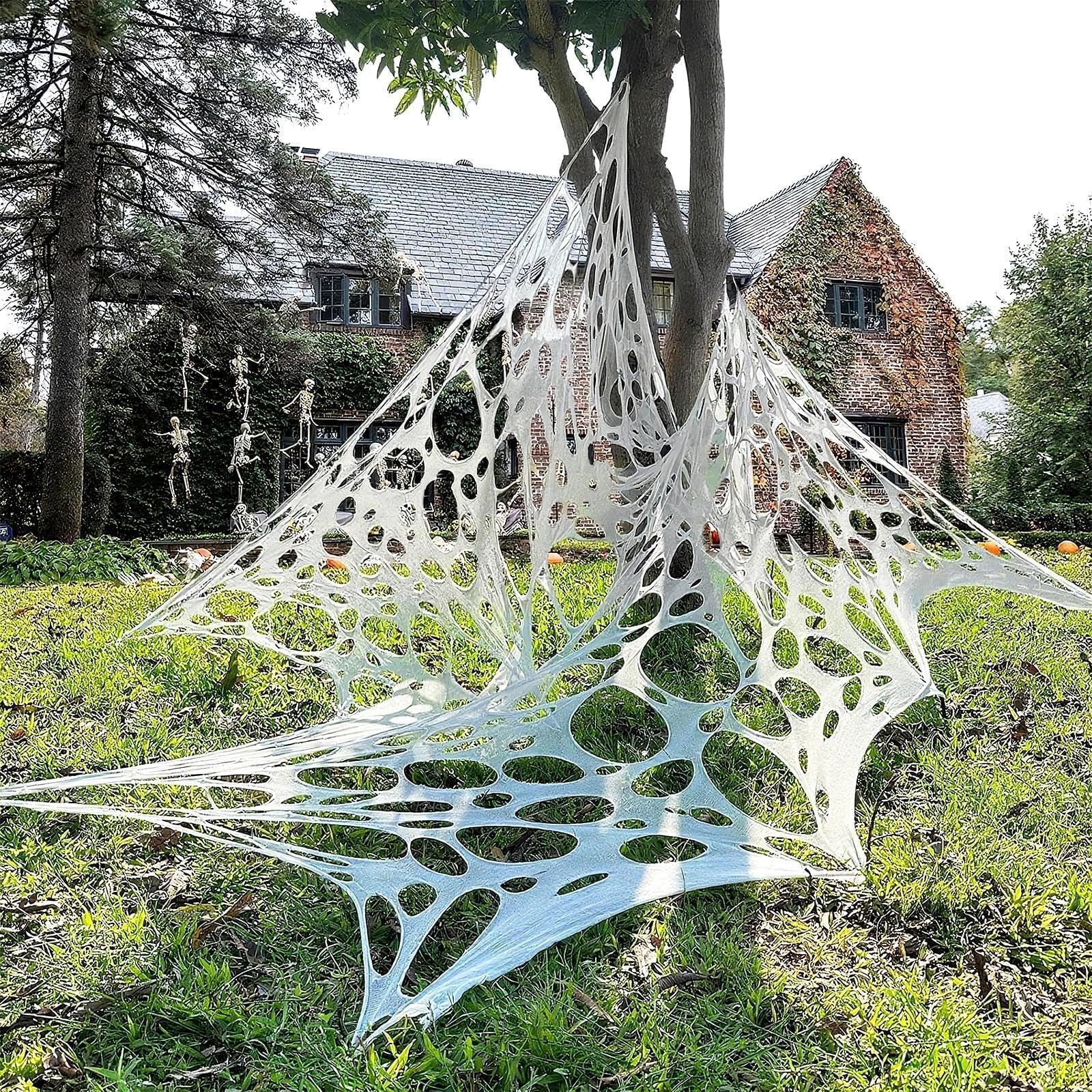 Toile d'araignée géante extensible pour décorer le jardin et la maison à Halloween