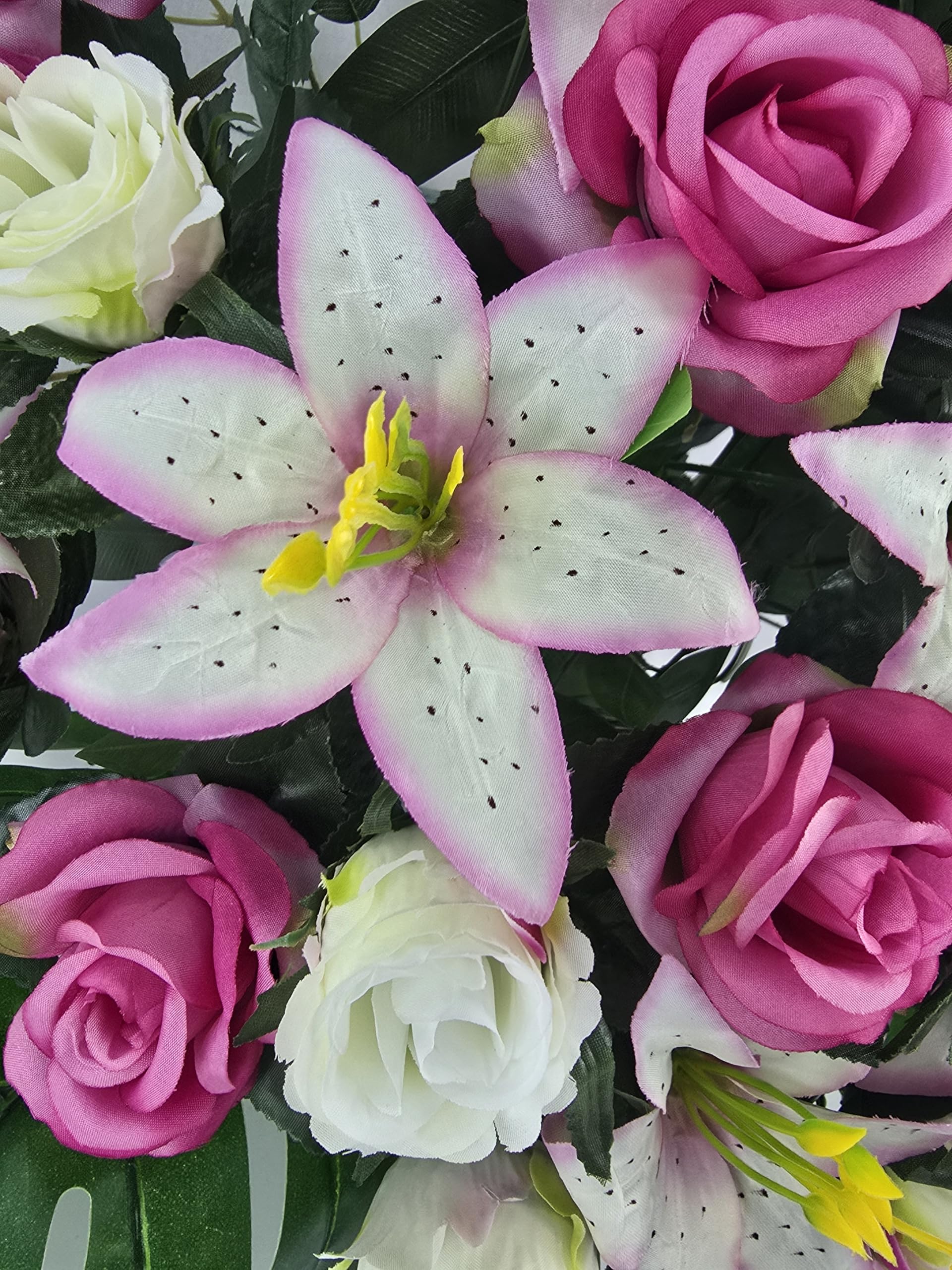 DRW Centro de Flores Artificiales Cementerio procesiones, Iglesias Bodas o sepulturas Morado y Blanco con capullos, liliums y Rosas 54x32x65