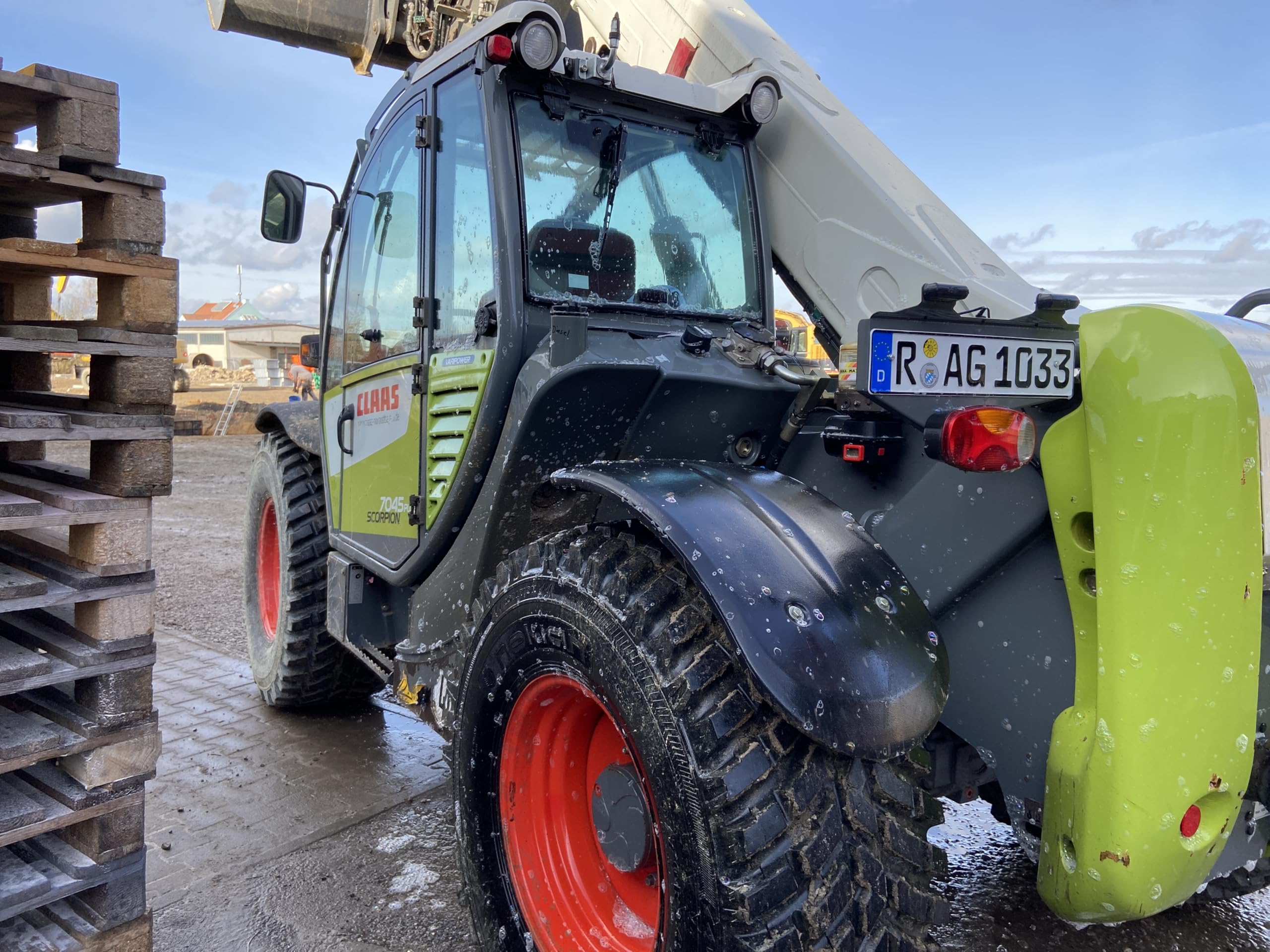 CleanTruck Landmaschinenreiniger Xtreme 5L | Konzentrat für Hochdruckreiniger & Schaumkanonen | Entfernt Öl, Ruß & Insekten | Tiefenwirksamer Glanz-Reiniger für Traktoren, Mähdrescher & Forstfahrzeuge
