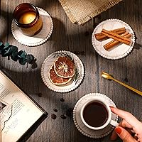 Vista 3 de Honeydak 4 posavasos con cuentas de madera de 3.9 pulgadas, redondos, rústicos, de madera, para bebidas, decoración de mesa, barra de madera