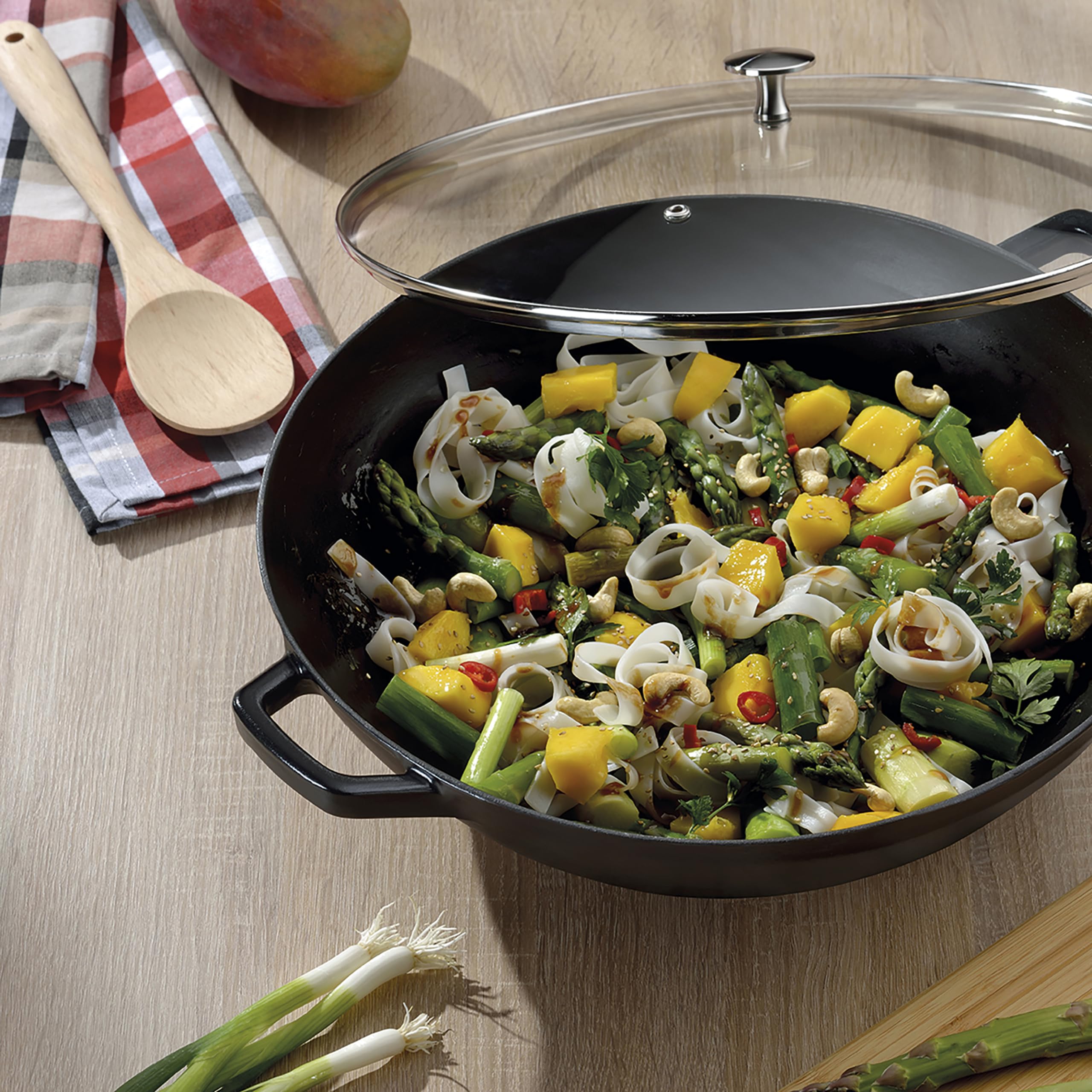 kela Wok Calido, Durchmesser 36 cm, 4 L, Gusseisen, schwarz, Allherdboden, rau emailliert, Glasdeckel mit Edelstahlgriff, 12475