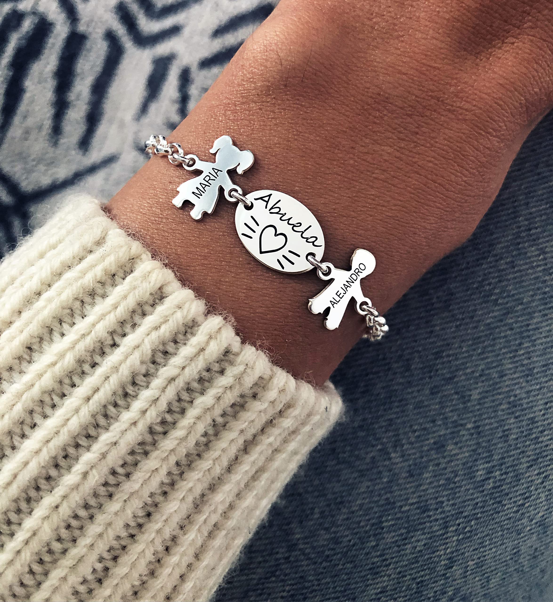 Pulsera Personalizada Placa Abuela Nietos de Plata de Ley 925.Pulsera Ideal como Regalo para Abuela. Pulsera con Nombres personalizado de Nietos .Graba de1 a 4 Nombres. Ajustable