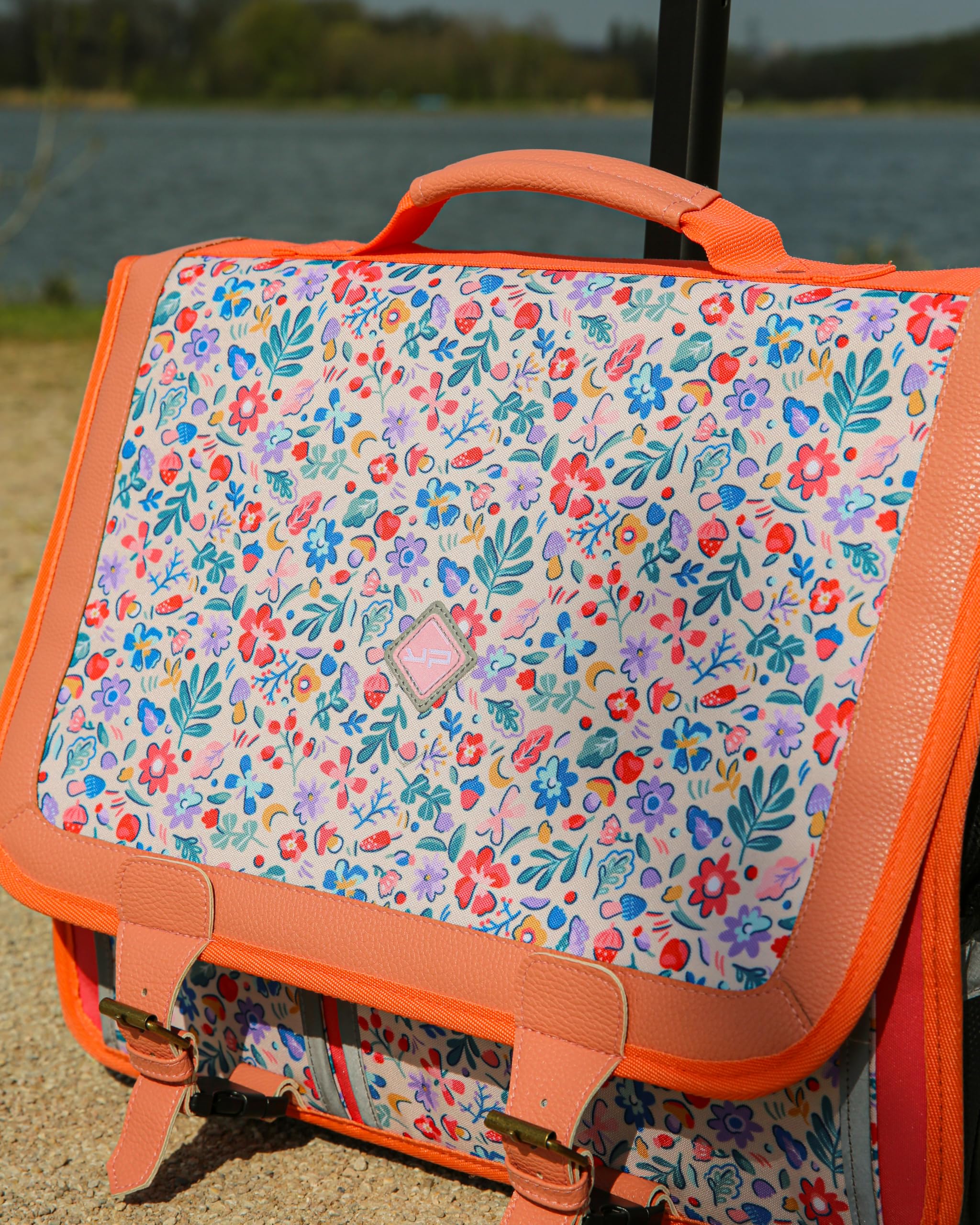 BODYPACK - Cartable à Roulettes Bloom 41cm - Fille - Recyclé - 2 Compartiments - Roues Lumineuses - Polyester - Cartable Scolaire Primaire