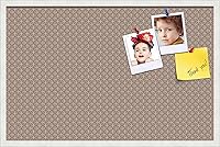 Vista 208 de PinPix Tablero de anuncios de corcho de 12 x 12 pulgadas. Este tablero decorativo enmarcado viene con diseño de círculos B W y un marco blanco