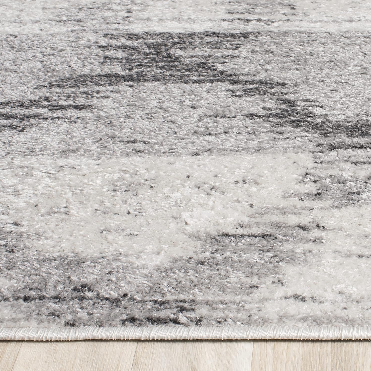 SAFAVIEH Adirondack Collection Runner Rug - 2'6" x 6', Silver & Charcoal, Distressed Design, Non-Shedding & Easy Care, Ideal for High Traffic Areas in Living Room, Bedroom (ADR106P)