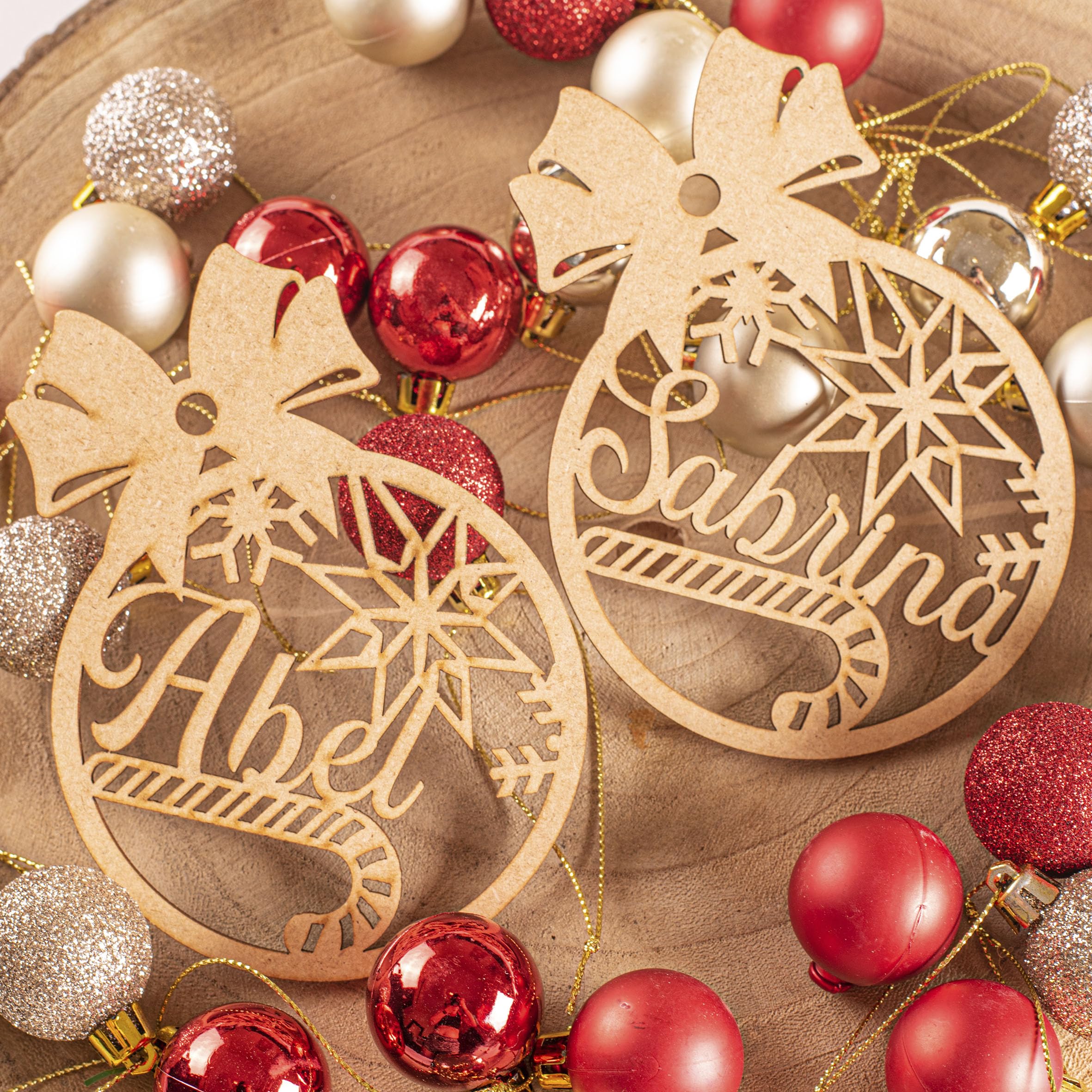 Bolas de Navidad de Madera Artesanal Hecha en España – Adorno Navideño Exclusivo para Decoración de Árboles - Decoración navideña - Esfera grabada en Madera de máxima Calidad (Candy)